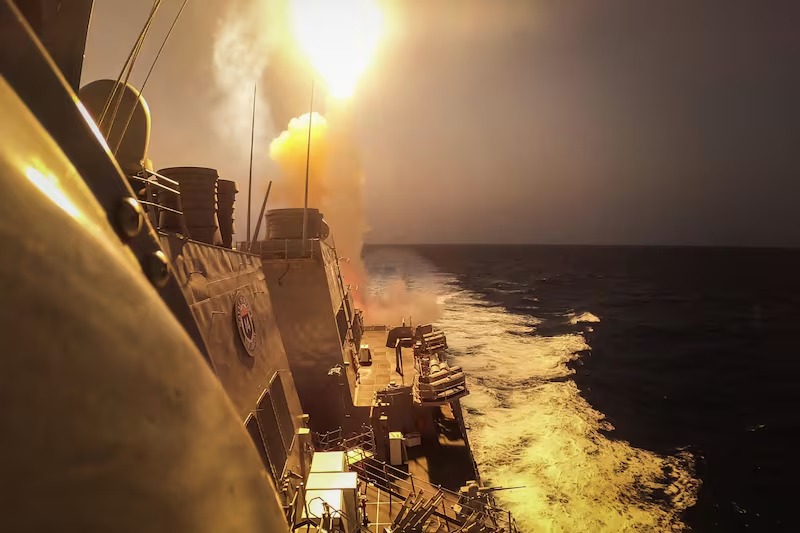 Quân đội Mỹ cho biết tàu Hoàng Phố do Trung Quốc sở hữu và điều hành đã bị trúng tên lửa của Houthi.