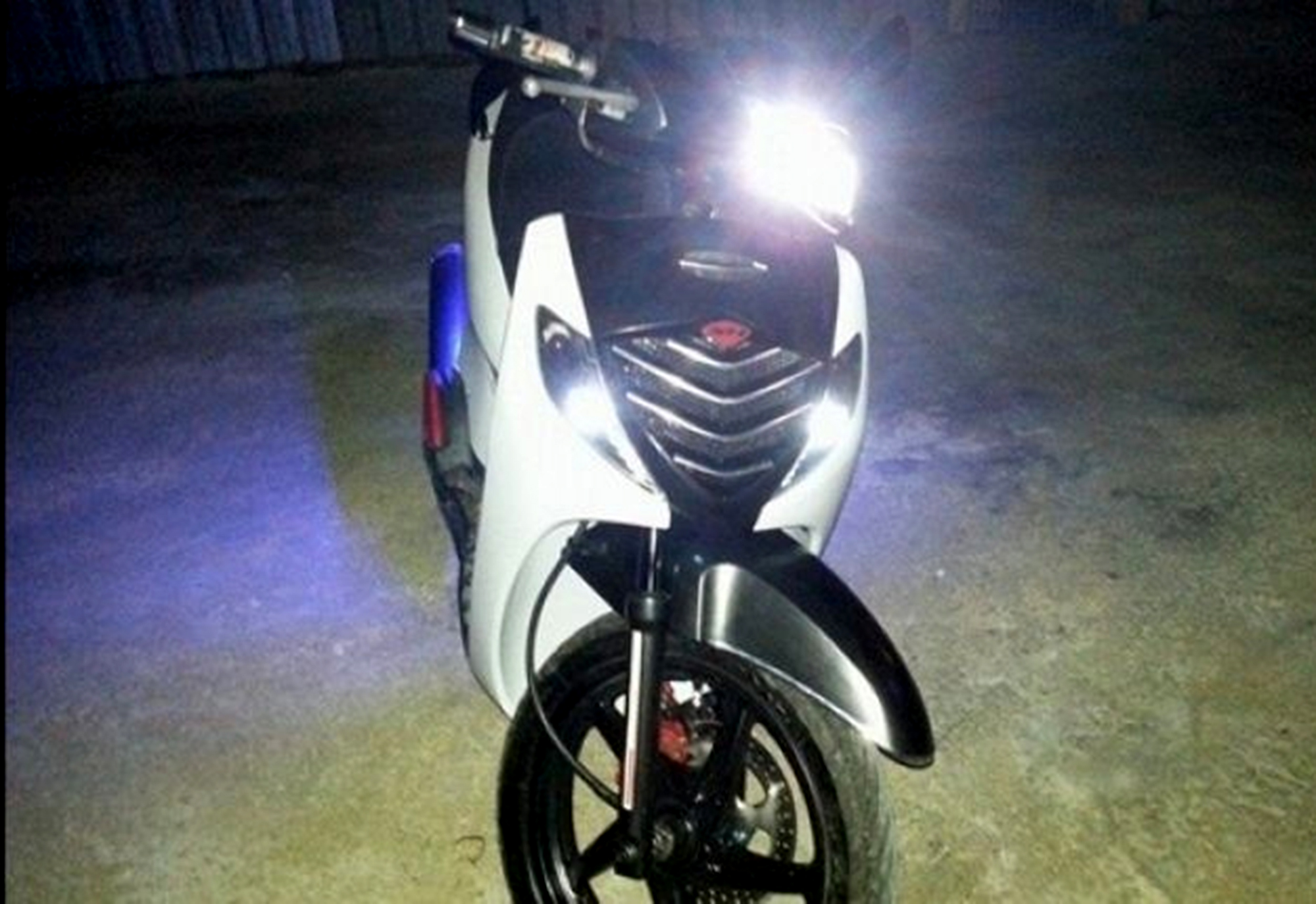Lắp đèn LED trên xe mô tô có vi phạm?
- Ảnh 1.