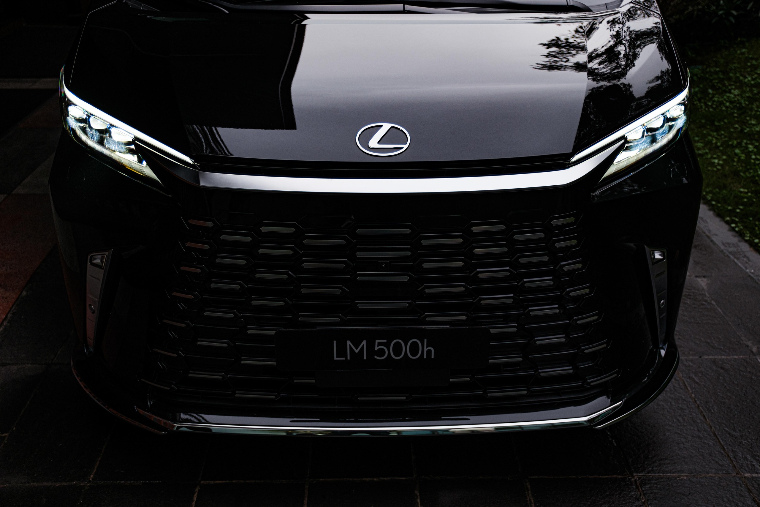 Cận cảnh Lexus LM 500h phiên bản đắt tiền nhất tại Việt Nam- Ảnh 4.
