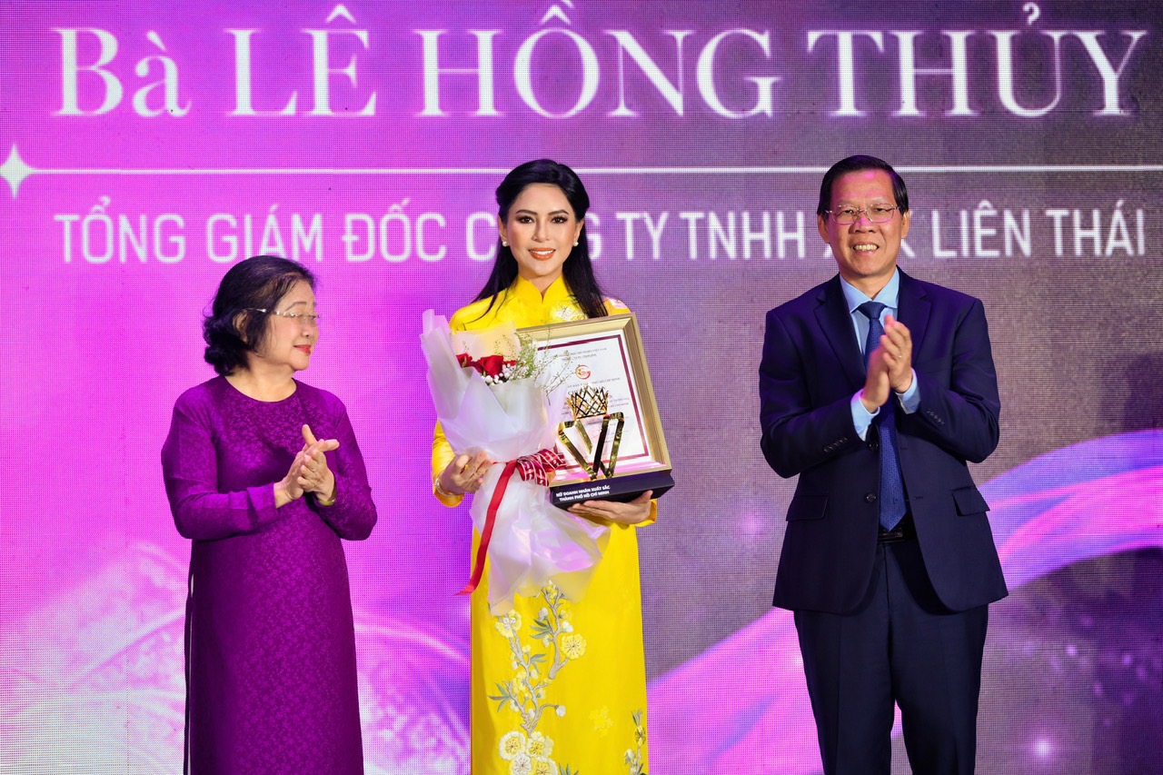 Bà Lê Hồng Thuỷ Tiên được vinh danh nữ doanh nhân xuất sắc TP.HCM 2024- Ảnh 1.