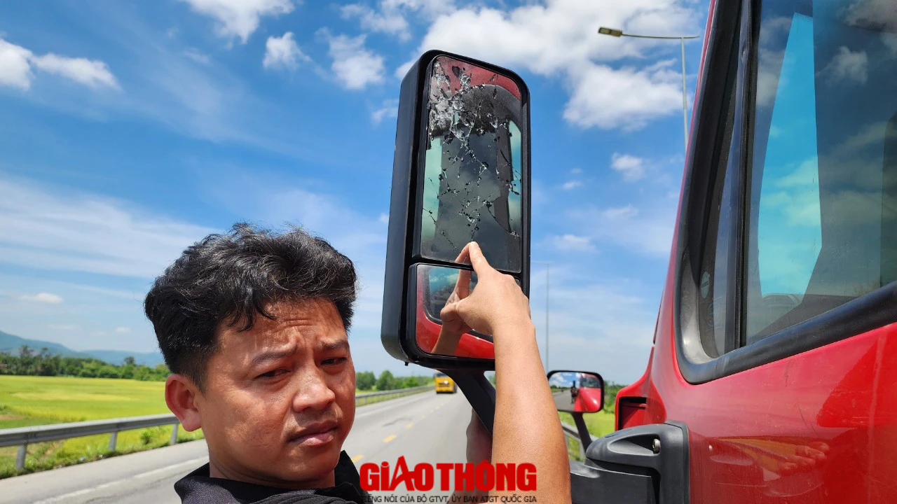 Tài xế bất ngờ bị chặn xe, ném vỡ kính ở Quảng Ngãi- Ảnh 1.
