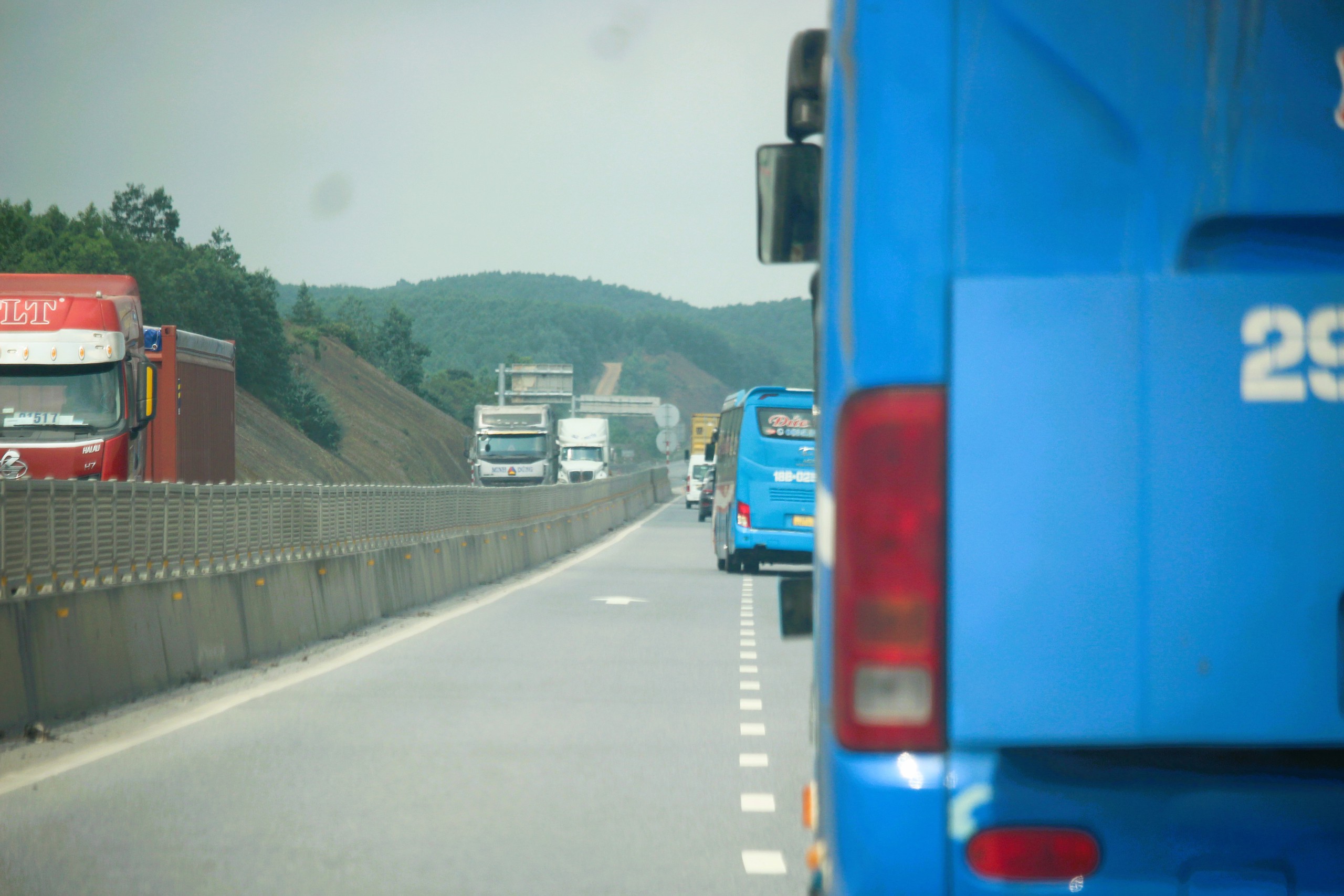 Loại xe gây ùn ứ, TNGT trên cao tốc Cam Lộ - La Sơn nhiều nhất- Ảnh 2.