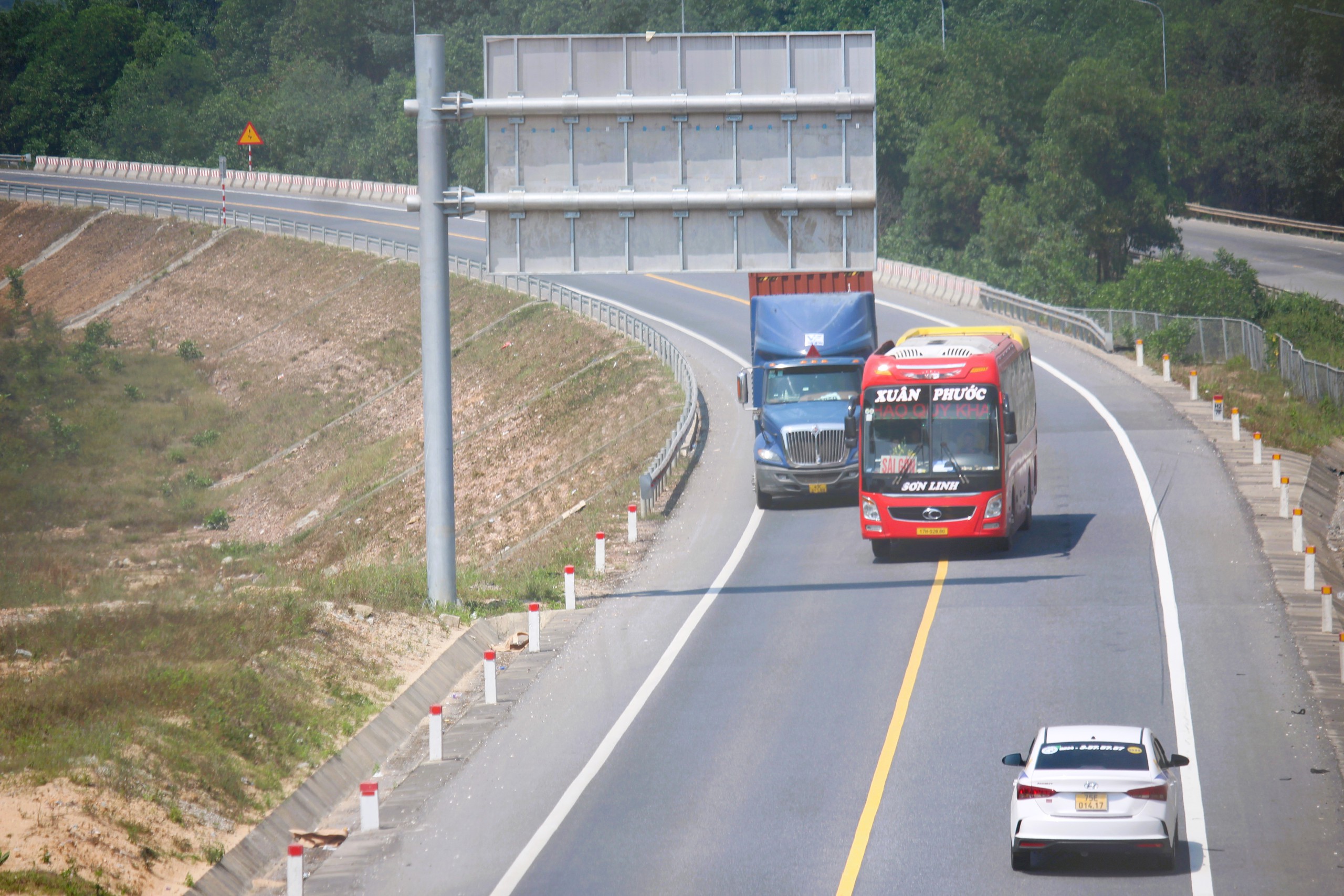 Loại xe gây ùn ứ, TNGT trên cao tốc Cam Lộ - La Sơn nhiều nhất- Ảnh 4.