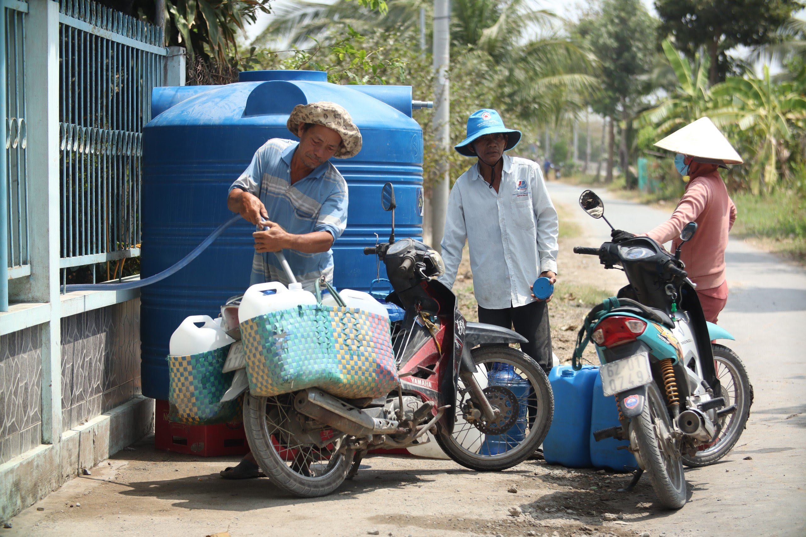Long An: Hàng trăm hộ dân thiếu nước sinh hoạt, mua 300.000 đồng/m3- Ảnh 1.