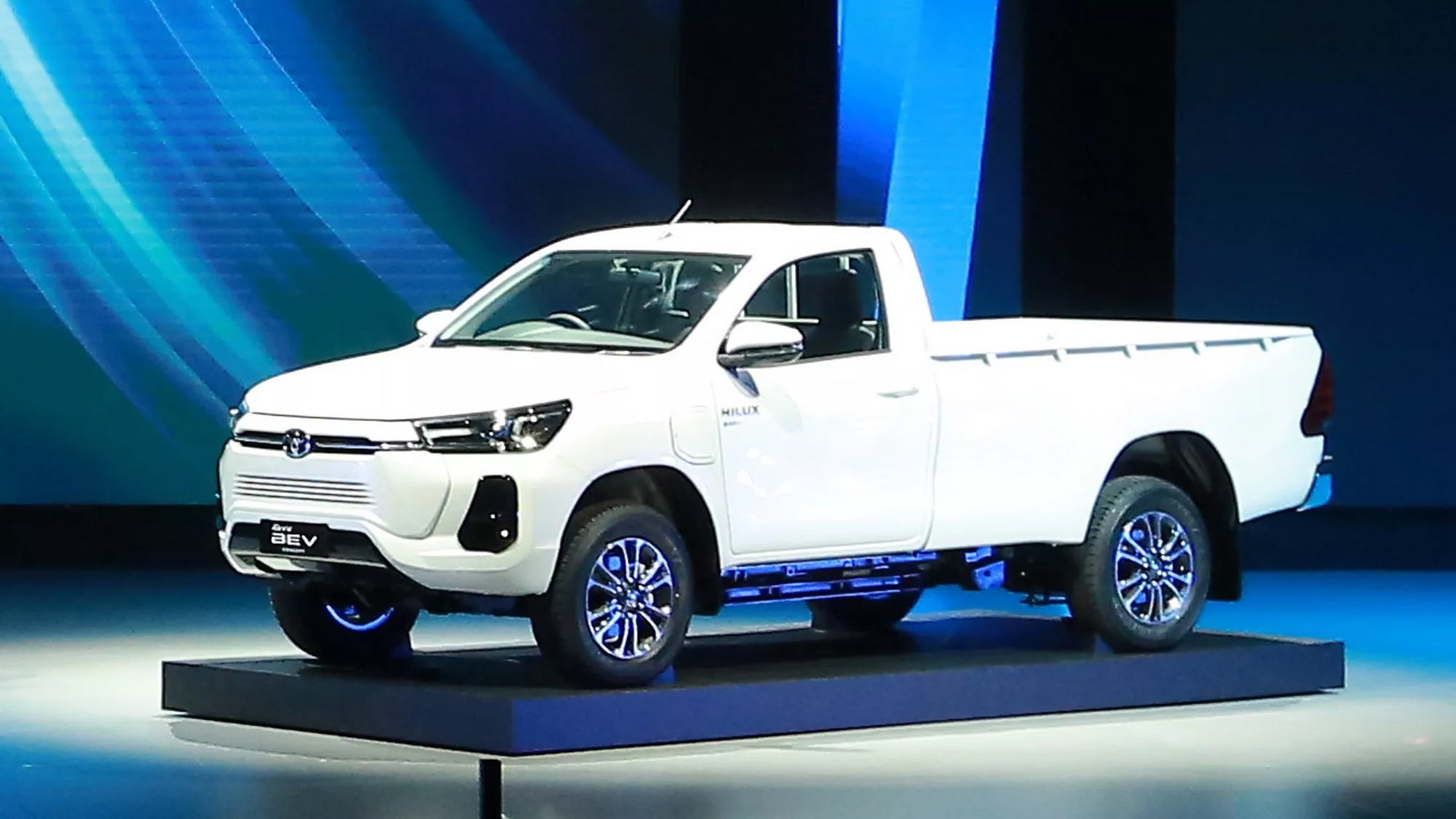 Toyota Hilux sắp có phiên bản thuần điện