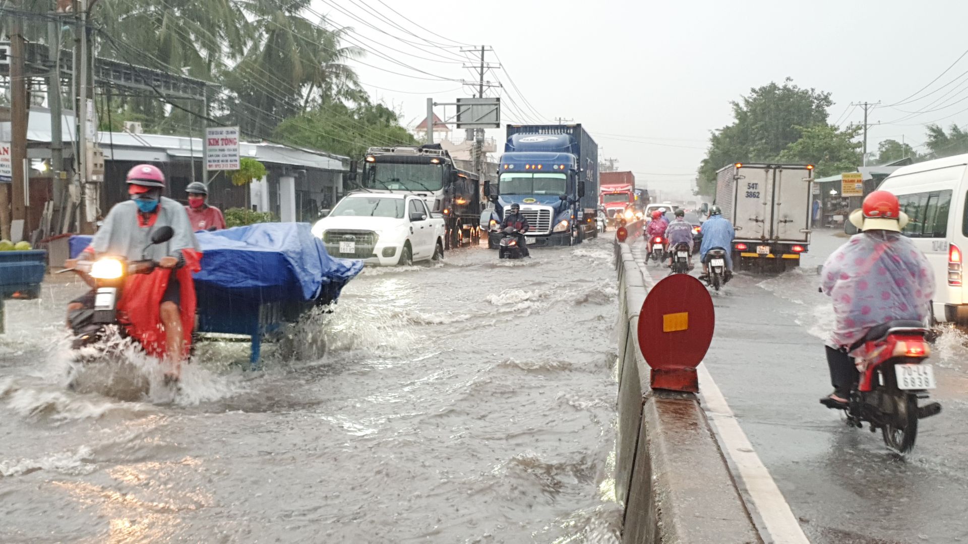 Xử lý tình trạng ngập nước quốc lộ 22 qua Tây Ninh trong năm 2024- Ảnh 1.
