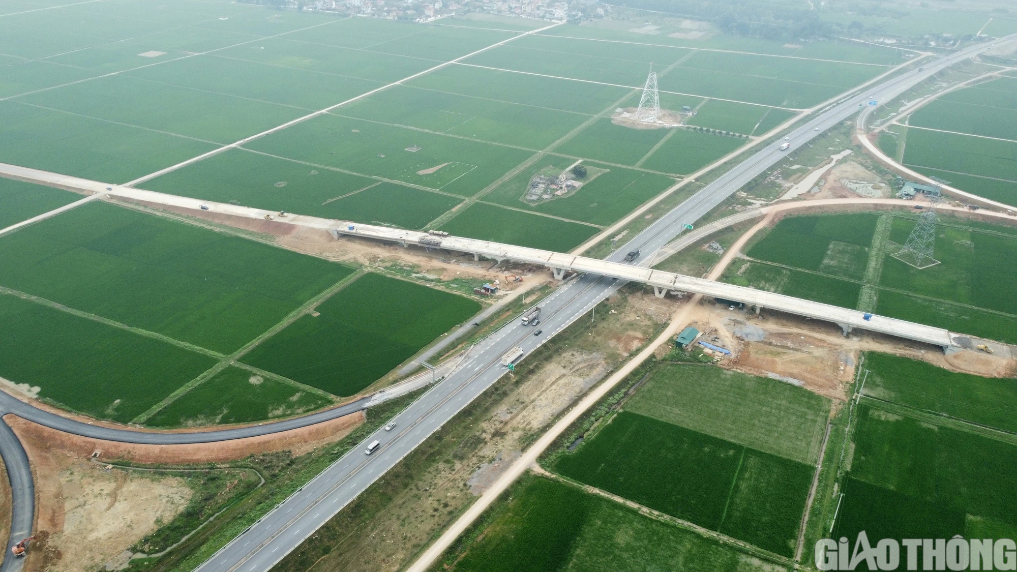 Nút giao thứ 7 trên cao tốc Mai Sơn - QL45 đoạn qua Thanh Hóa sẽ hoàn thành vào dịp 30/4- Ảnh 1.
