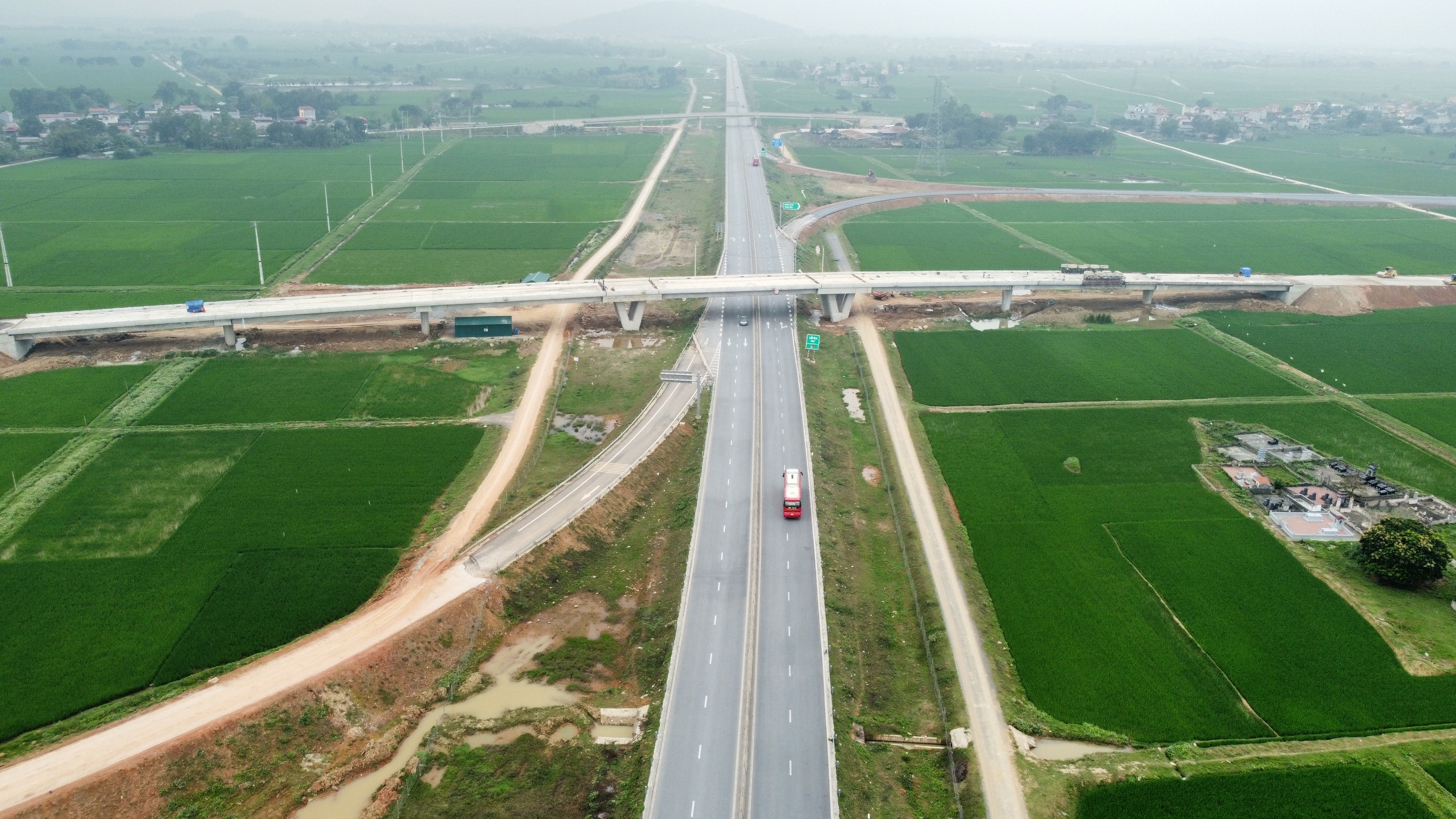Nút giao thứ 7 trên cao tốc Mai Sơn - QL45 đoạn qua Thanh Hóa sẽ hoàn thành vào dịp 30/4- Ảnh 5.