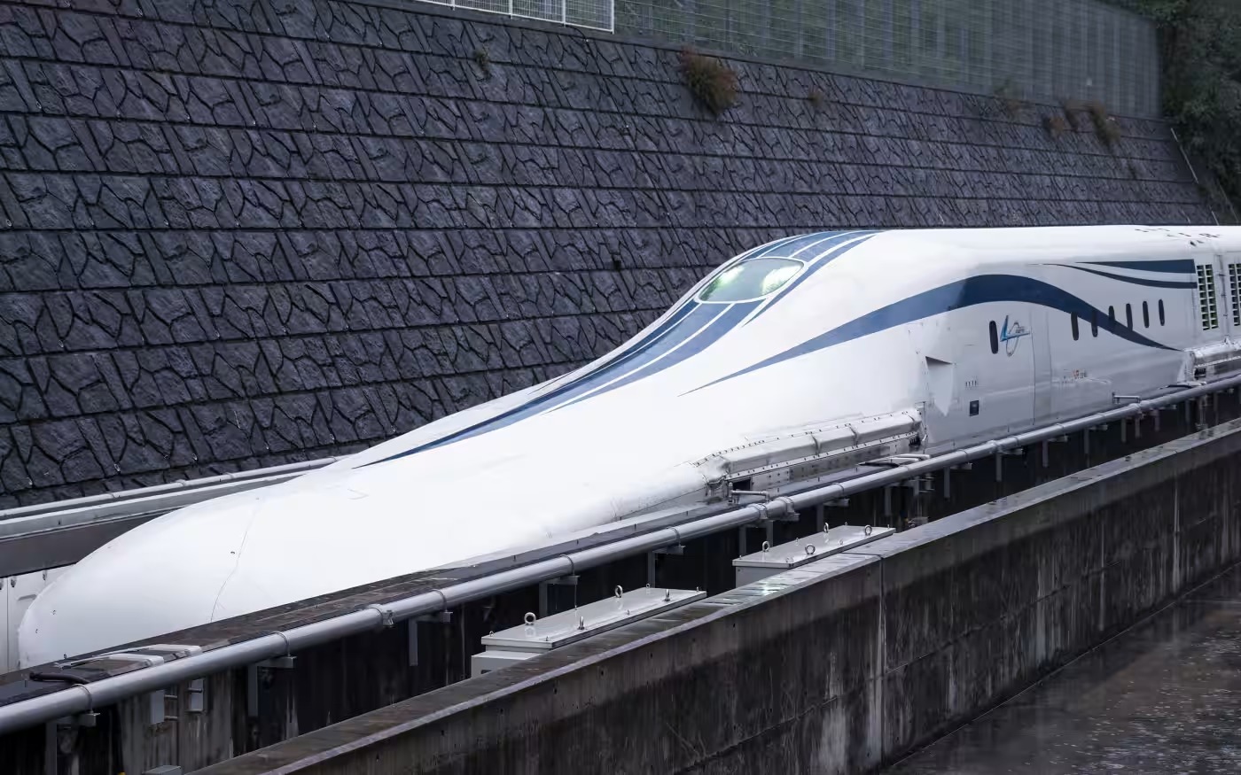 Dự án Linear Chuo Shinkansen là dự án tàu đệm từ kết nối thủ đô Tokyo và TP. Osaka, sử dụng các đoàn tàu đệm từ có tốc độ vận hành lên tới 500 km/h. (Ảnh: Nikkei Asia)