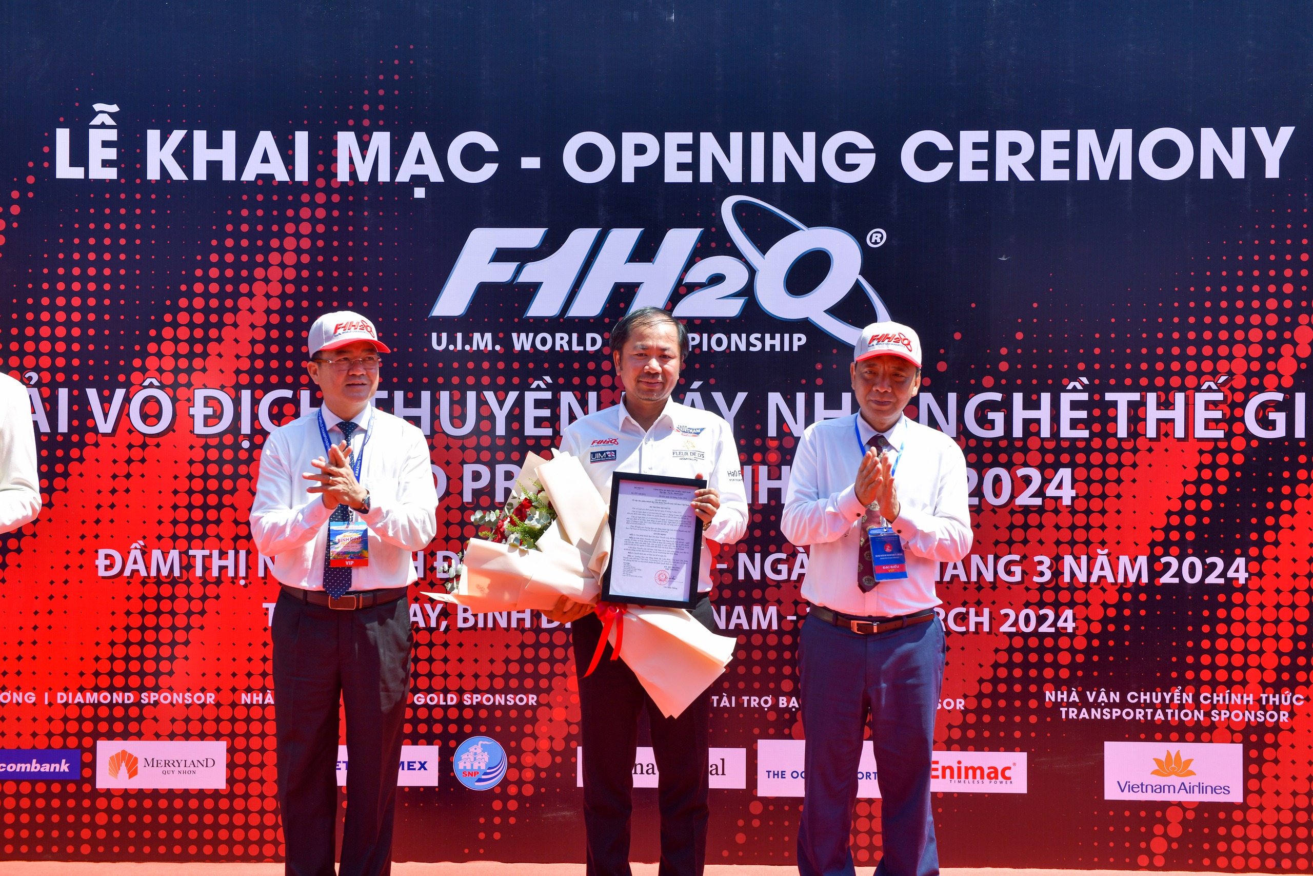 Quyền Chủ tịch nước dự khai mạc giải đua thuyền máy quốc tế lần đầu tổ chức tại Việt Nam- Ảnh 2.