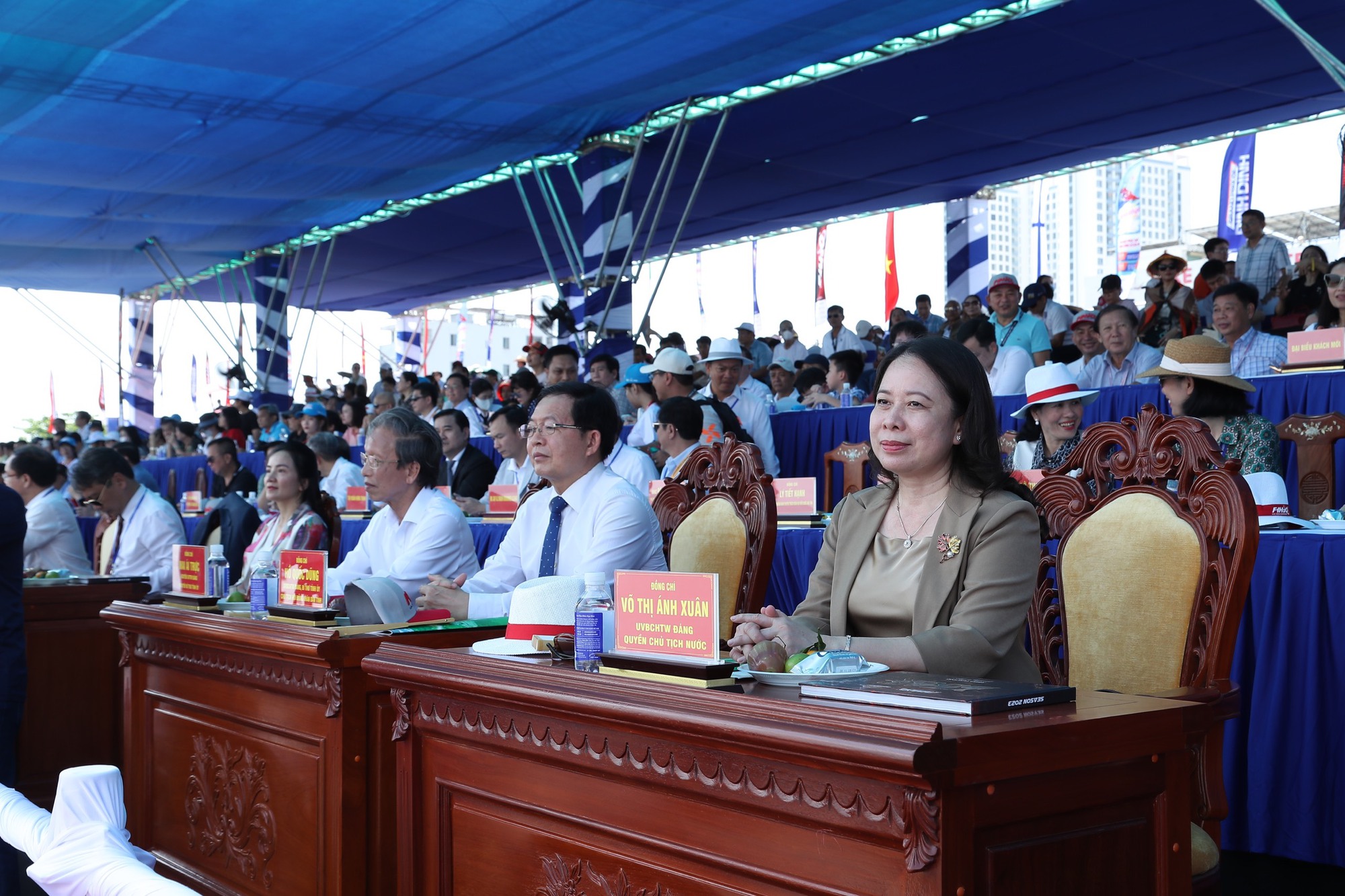 Quyền Chủ tịch nước dự khai mạc giải đua thuyền máy quốc tế lần đầu tổ chức tại Việt Nam- Ảnh 1.