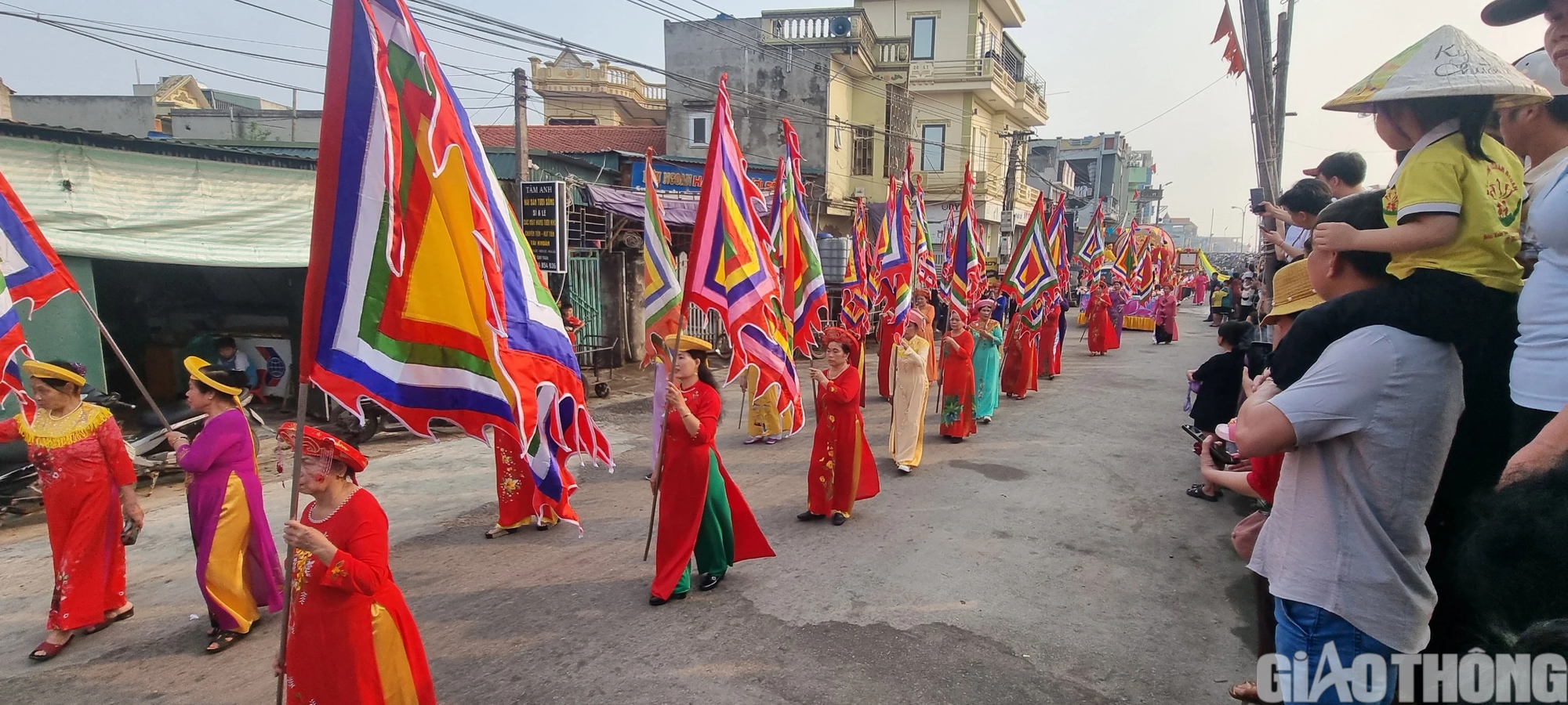 Xem lễ hội Cầu Ngư ở làng đông dân nhất cả nước- Ảnh 7.