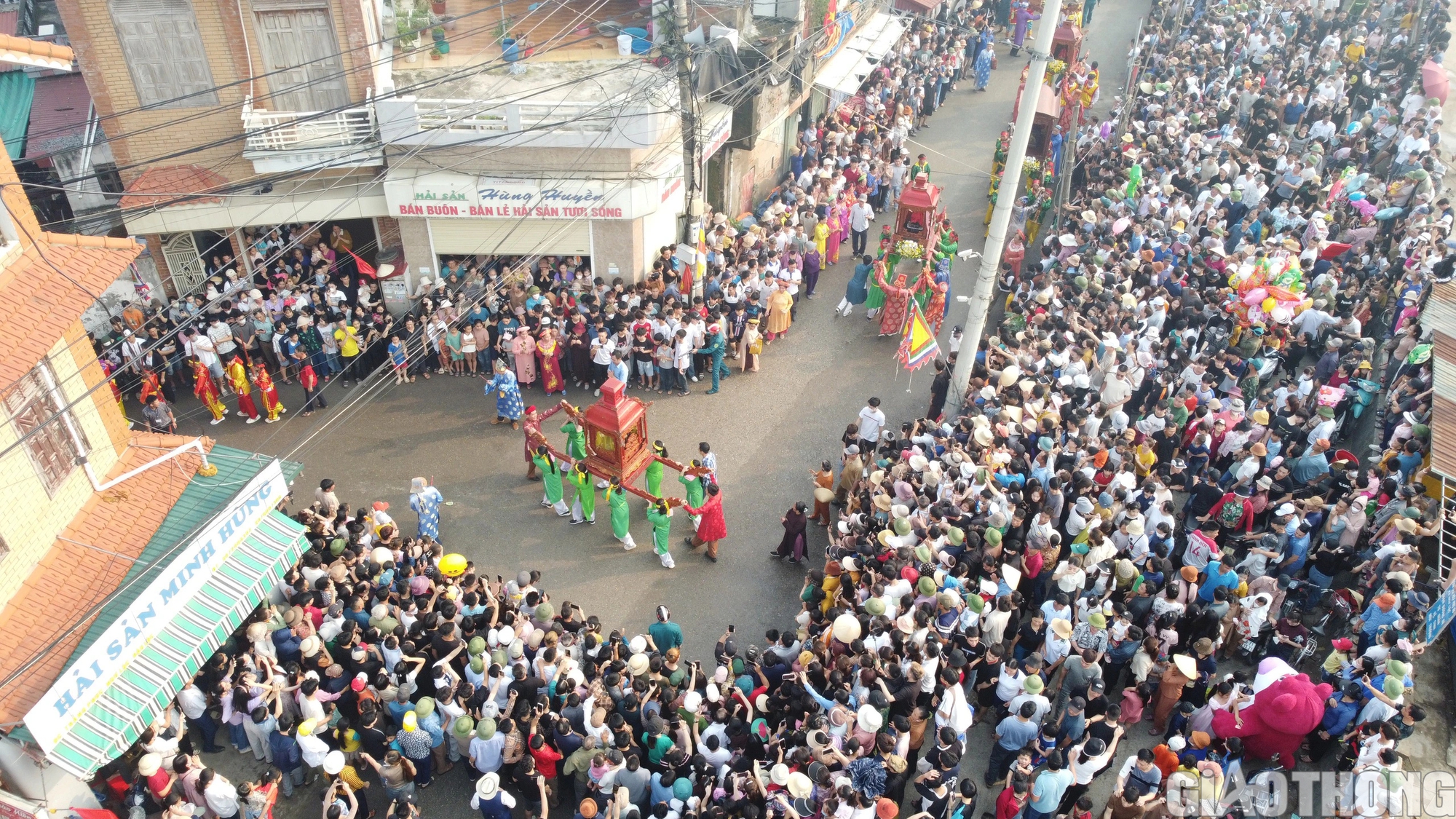 Xem lễ hội Cầu Ngư ở làng đông dân nhất cả nước- Ảnh 8.