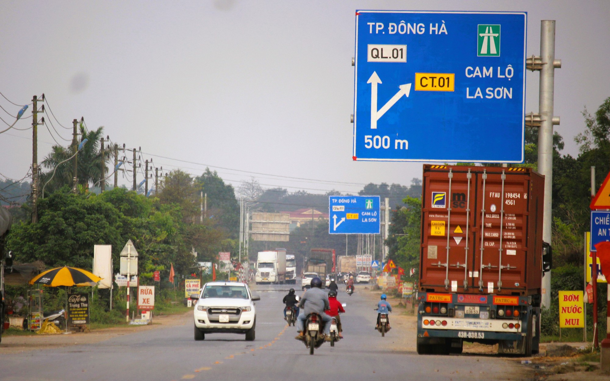 Xe khách trên 30 chỗ, xe tải nặng không vào cao tốc Cam Lộ - La Sơn, đi theo QL1 thế nào?