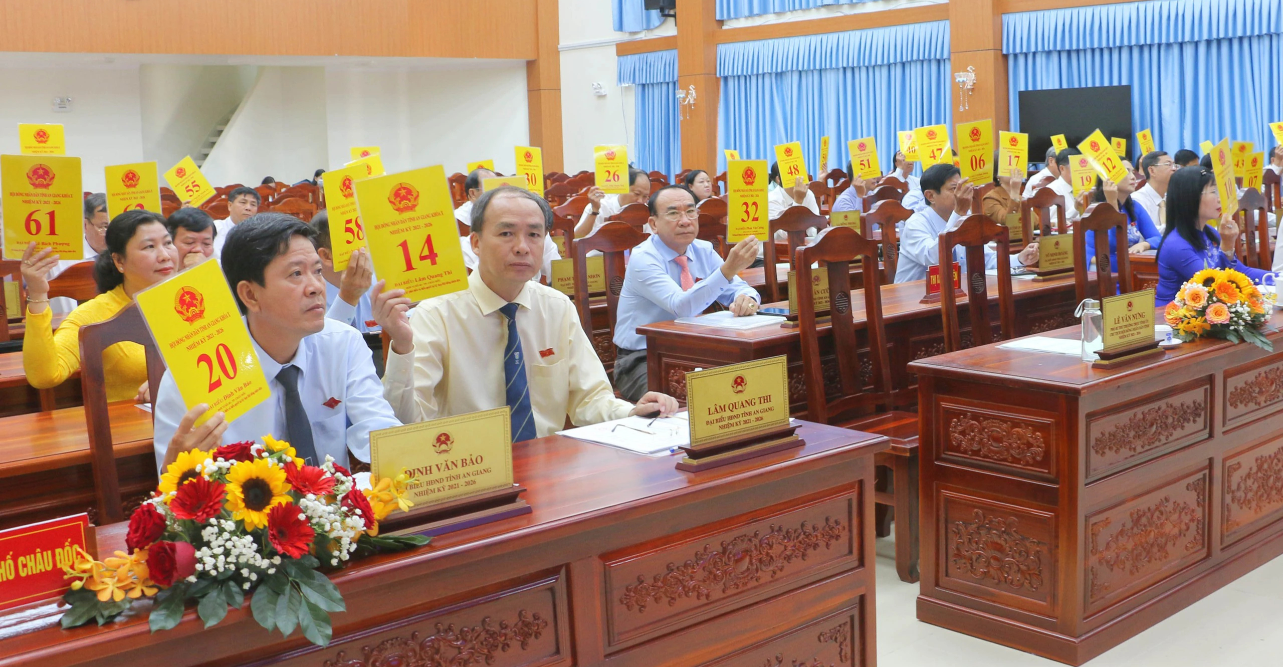 Bãi nhiệm chức danh chủ tịch tỉnh An Giang đối với ông Nguyễn Thanh Bình- Ảnh 1.