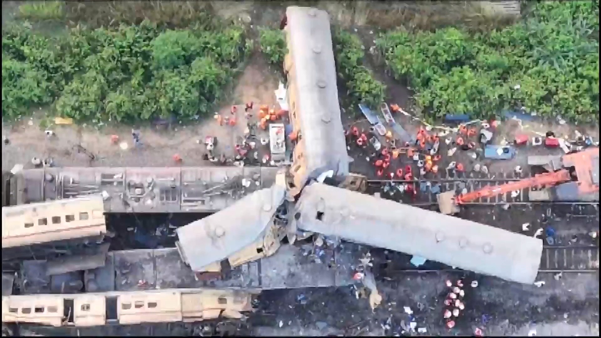 Nguyên nhân của vụ tai nạn hai tàu hỏa đâm nhau khiến 14 người thiệt mạng được xác định là do cả lái tàu và phụ lái mải xem điện thoại.