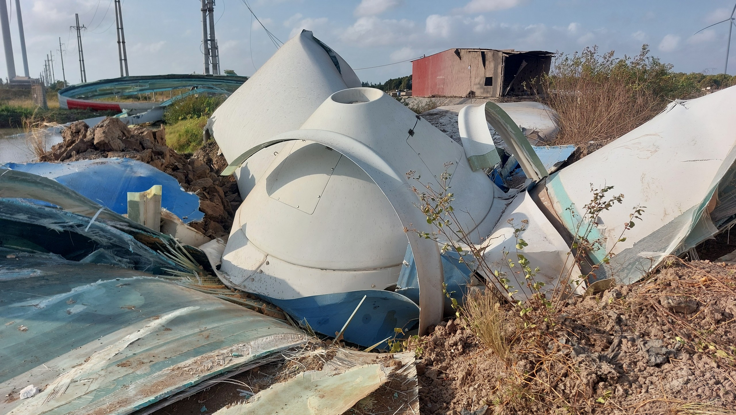 Vụ cánh quạt trụ điện gió bị rơi ở Bạc Liêu: Thiệt hại khoảng 200 tỷ đồng- Ảnh 2.