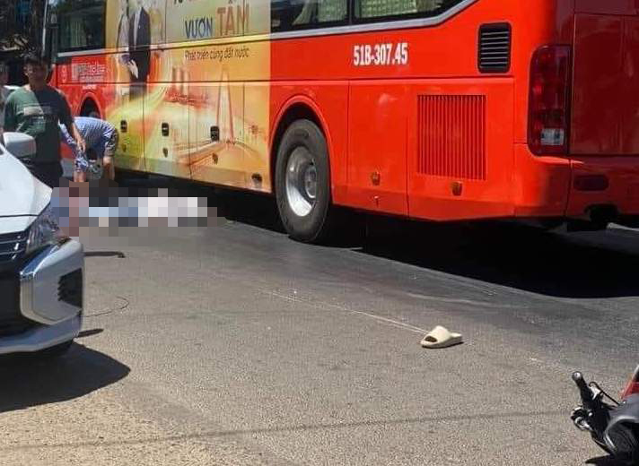 Đắk Lắk: Xe khách va chạm xe máy, hai học sinh tử vong- Ảnh 1.