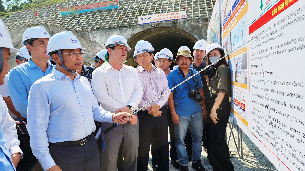 Bộ trưởng GTVT: Nỗ lực hơn nữa để hoàn thành cao tốc Quảng Ngãi - Hoài Nhơn trước 8 tháng- Ảnh 1.