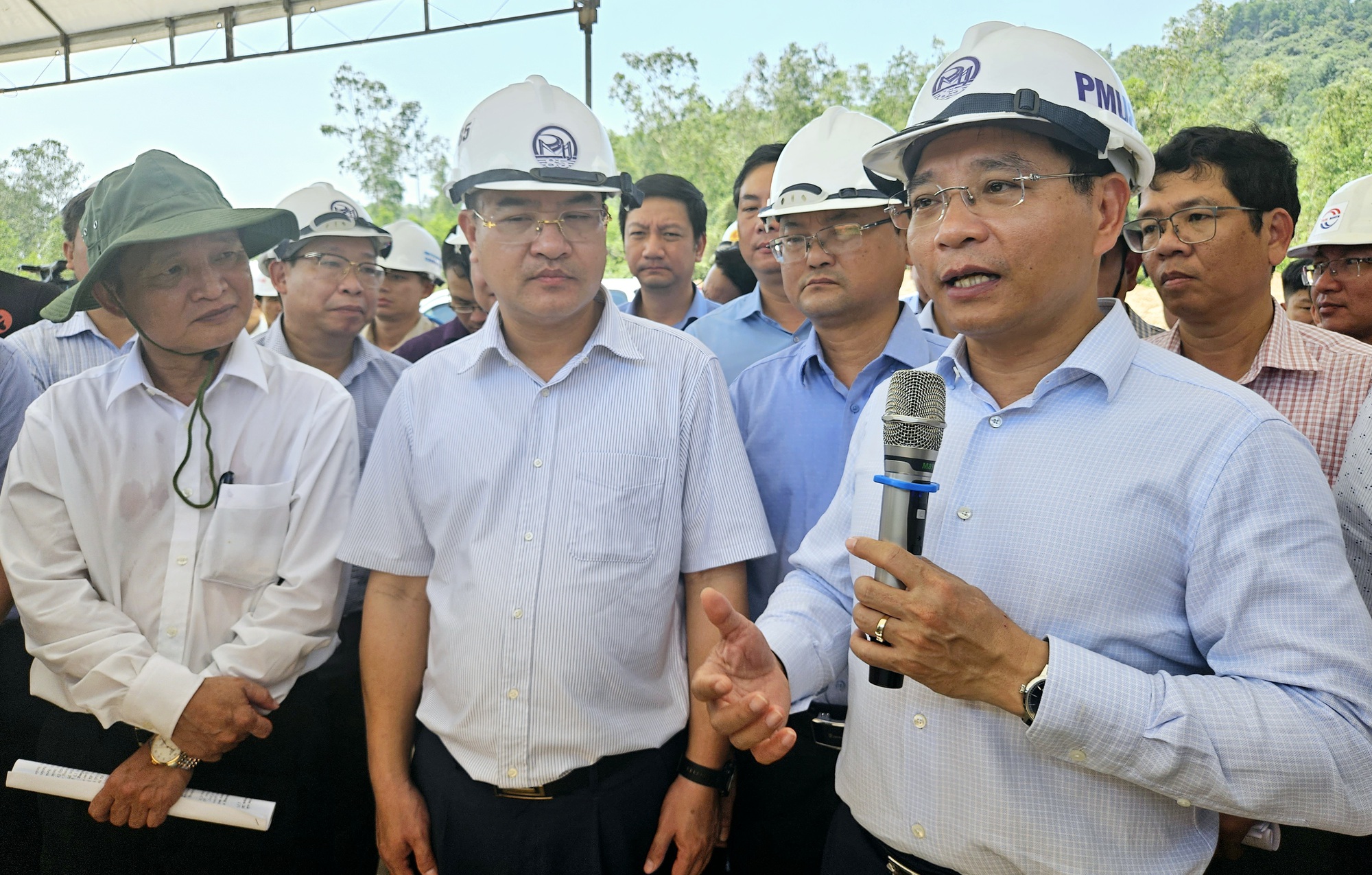Bộ trưởng GTVT: Rút ngắn tiến độ, hoàn thành đồng bộ cao tốc qua Bình Định, Phú Yên- Ảnh 3.