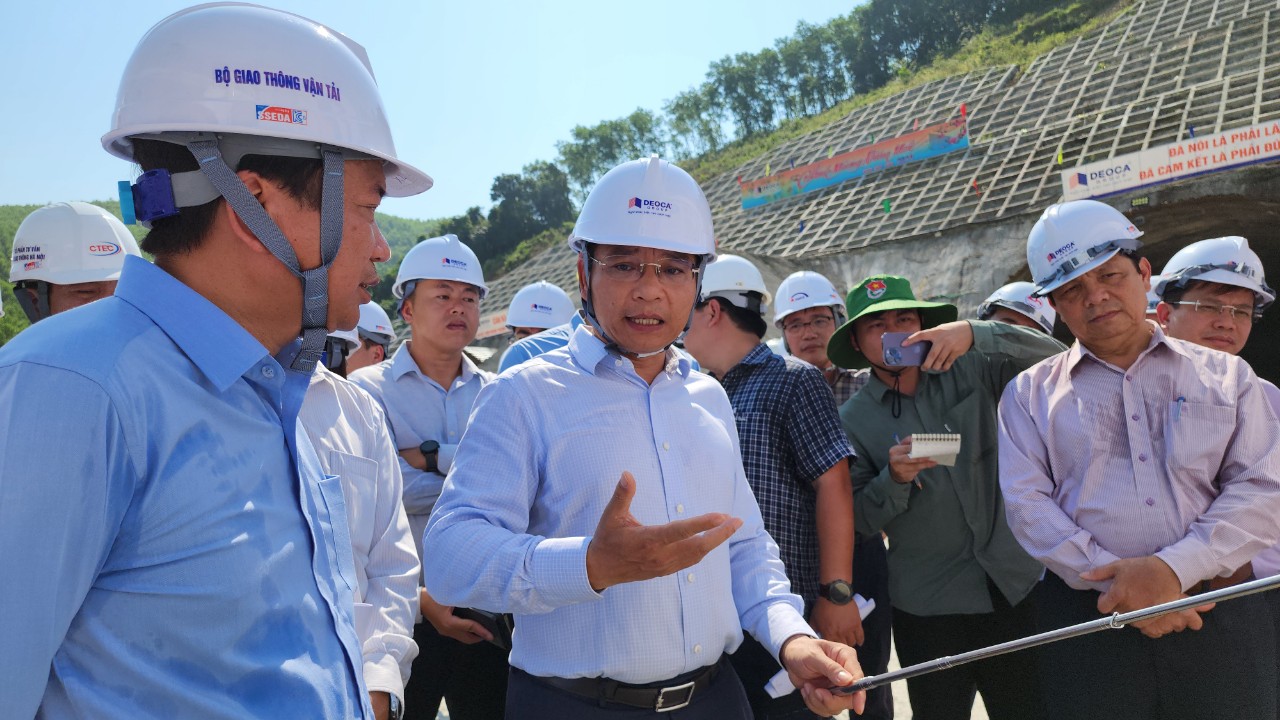 Bộ trưởng GTVT: Nỗ lực hơn nữa để hoàn thành cao tốc Quảng Ngãi - Hoài Nhơn trước 8 tháng- Ảnh 6.