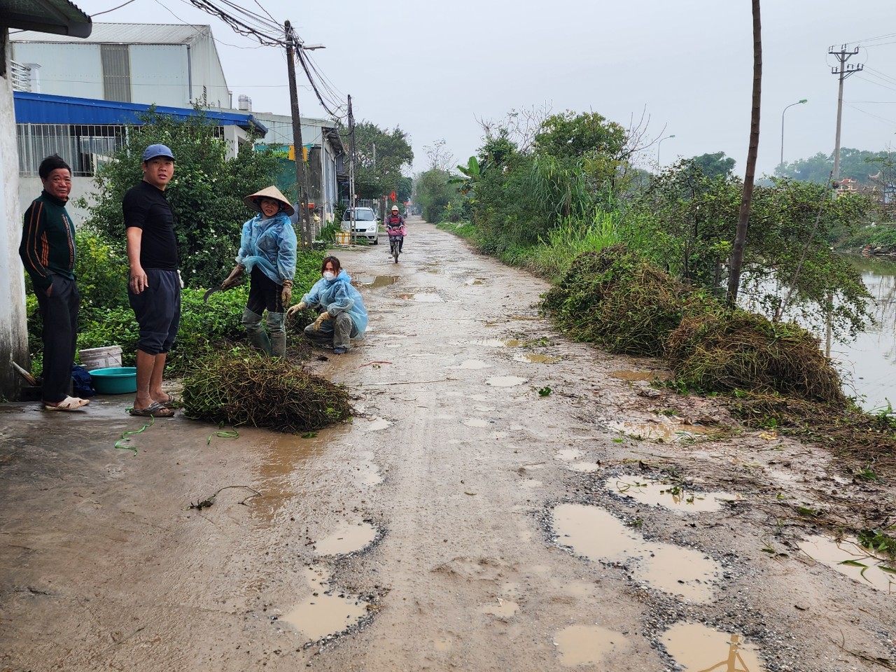 Nam Định: Đường hư hỏng nặng, dân lo lắng mỗi khi phải đi qua- Ảnh 3.