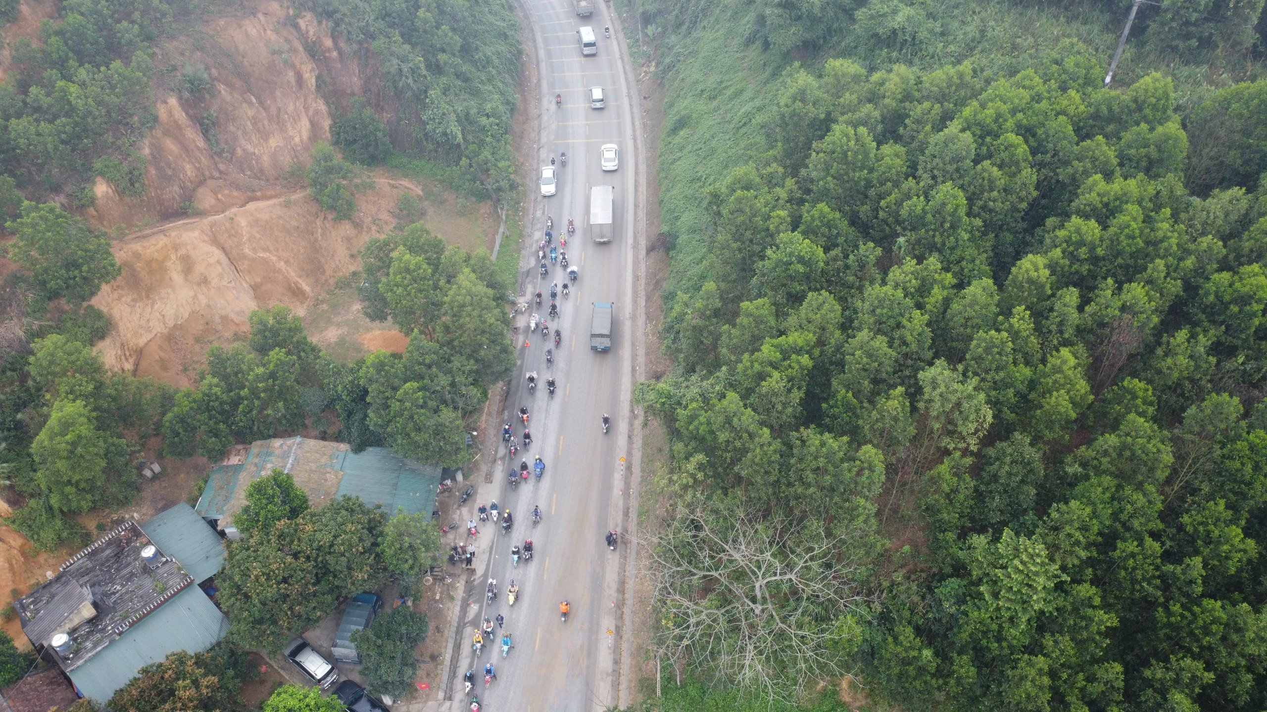 Hiện trường vụ tai nạn 5 người chết trên QL2 qua Tuyên Quang- Ảnh 14.