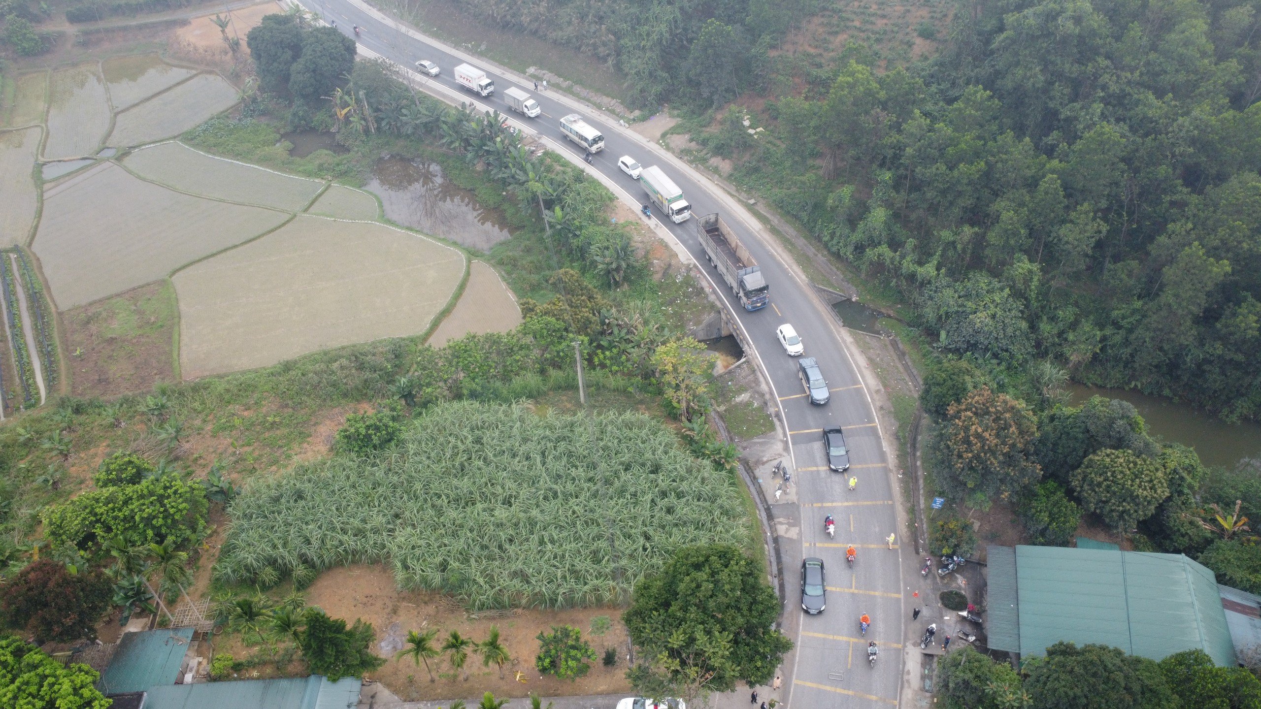 Hiện trường vụ tai nạn 5 người chết trên QL2 qua Tuyên Quang- Ảnh 15.