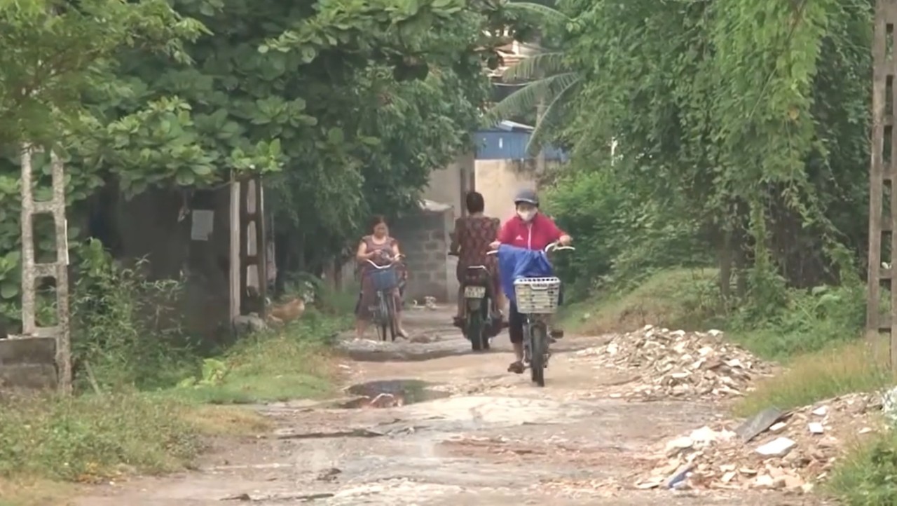 Nam Định: Đường hư hỏng nặng, dân lo lắng mỗi khi phải đi qua- Ảnh 2.