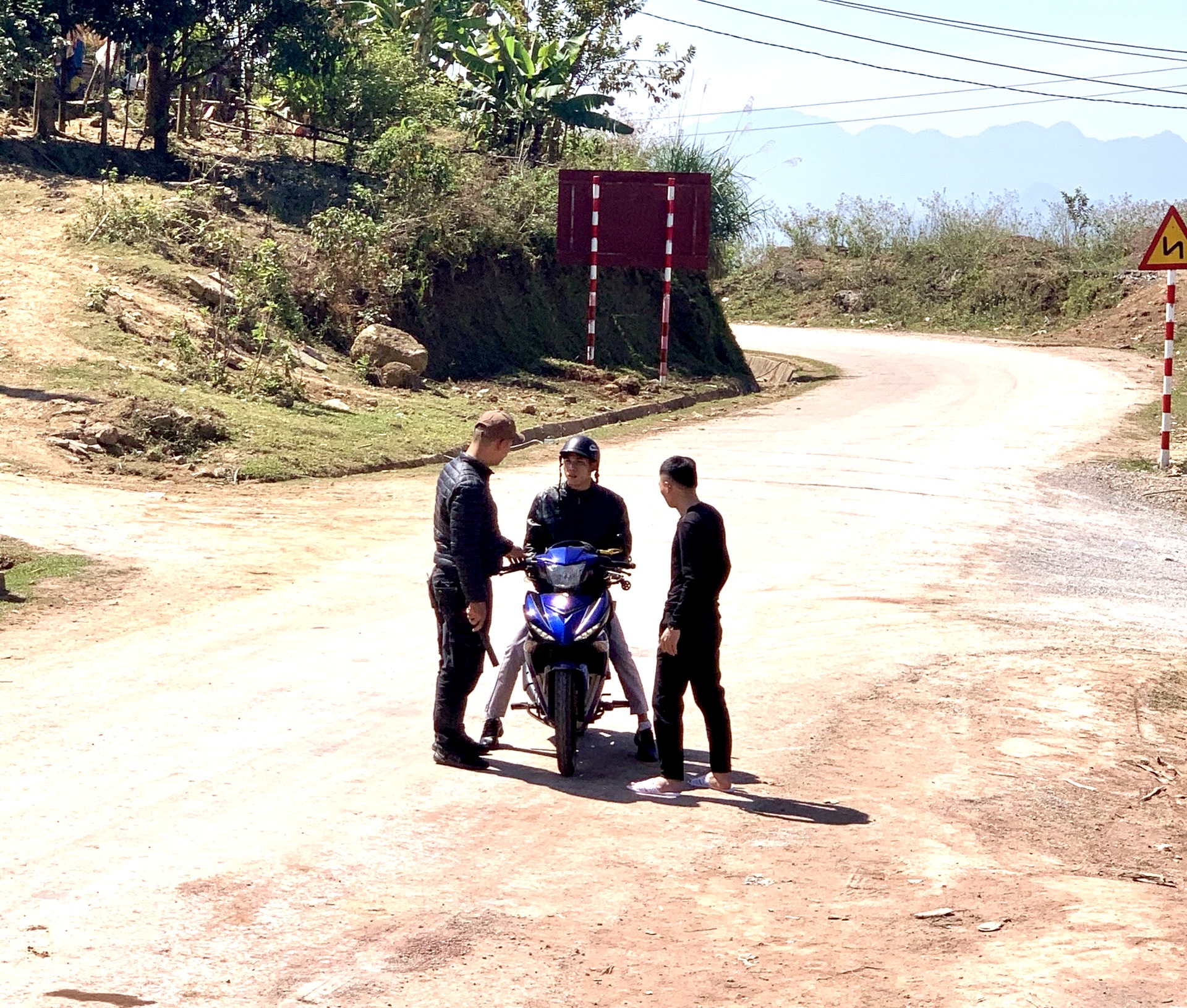 400 người chốt chặn, truy bắt nghi phạm giết cô gái 21 tuổi ở Lai Châu- Ảnh 1.
