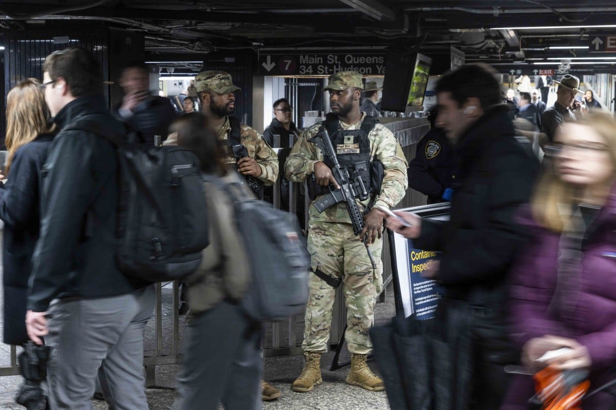 New York triển khai vệ binh quốc gia ngăn bạo lực trên tàu điện ngầm- Ảnh 1.