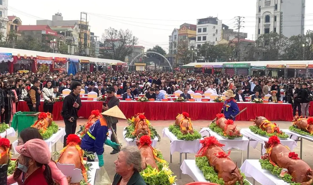 Vì sao hết tháng Giêng, lễ hội đền Kỳ Cùng - Tả Phủ ở Lạng Sơn vẫn chật kín khách?- Ảnh 6.