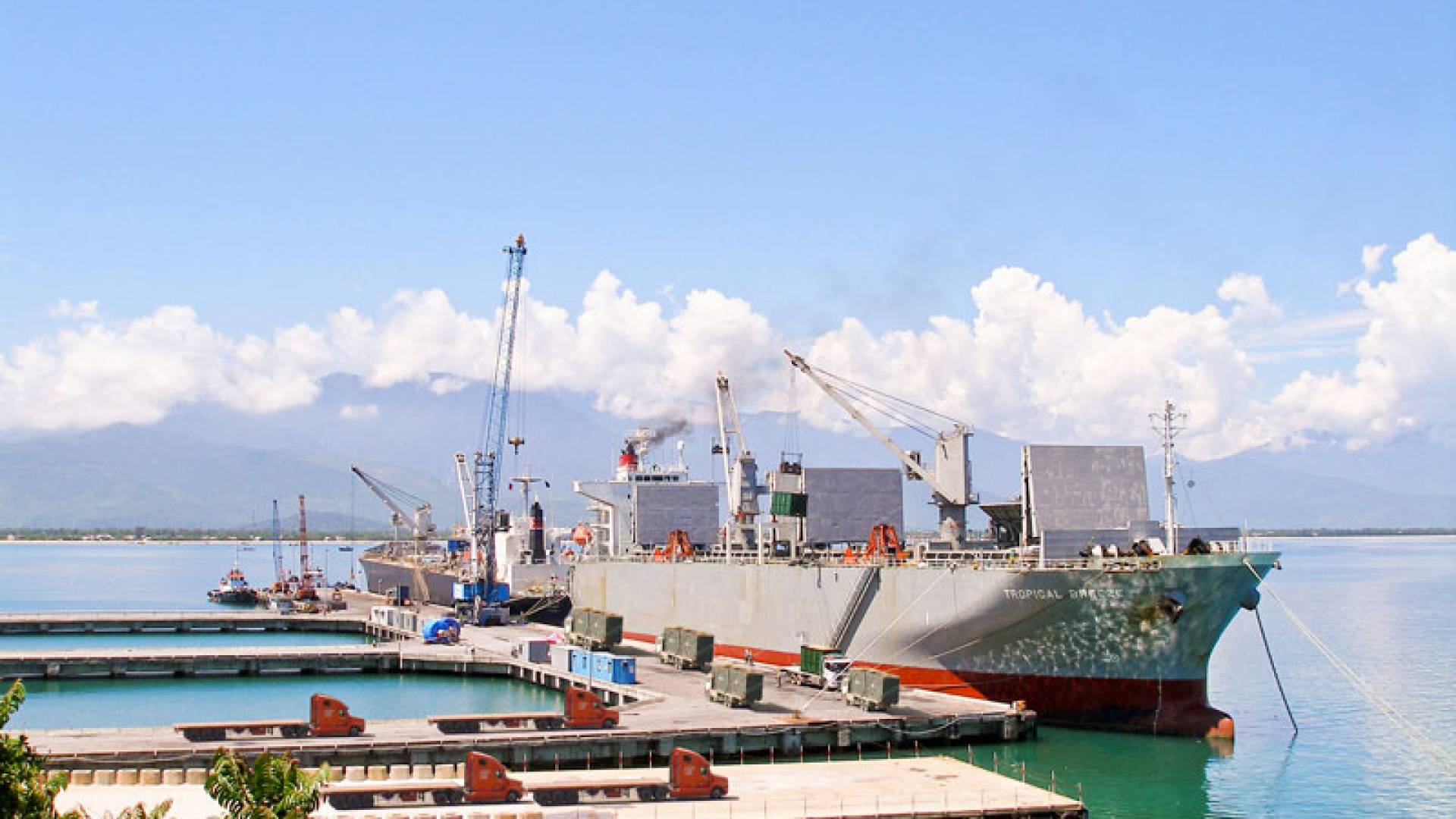 Quản chặt việc thu gom chất thải từ tàu tại cảng biển Thừa Thiên Huế- Ảnh 1.
