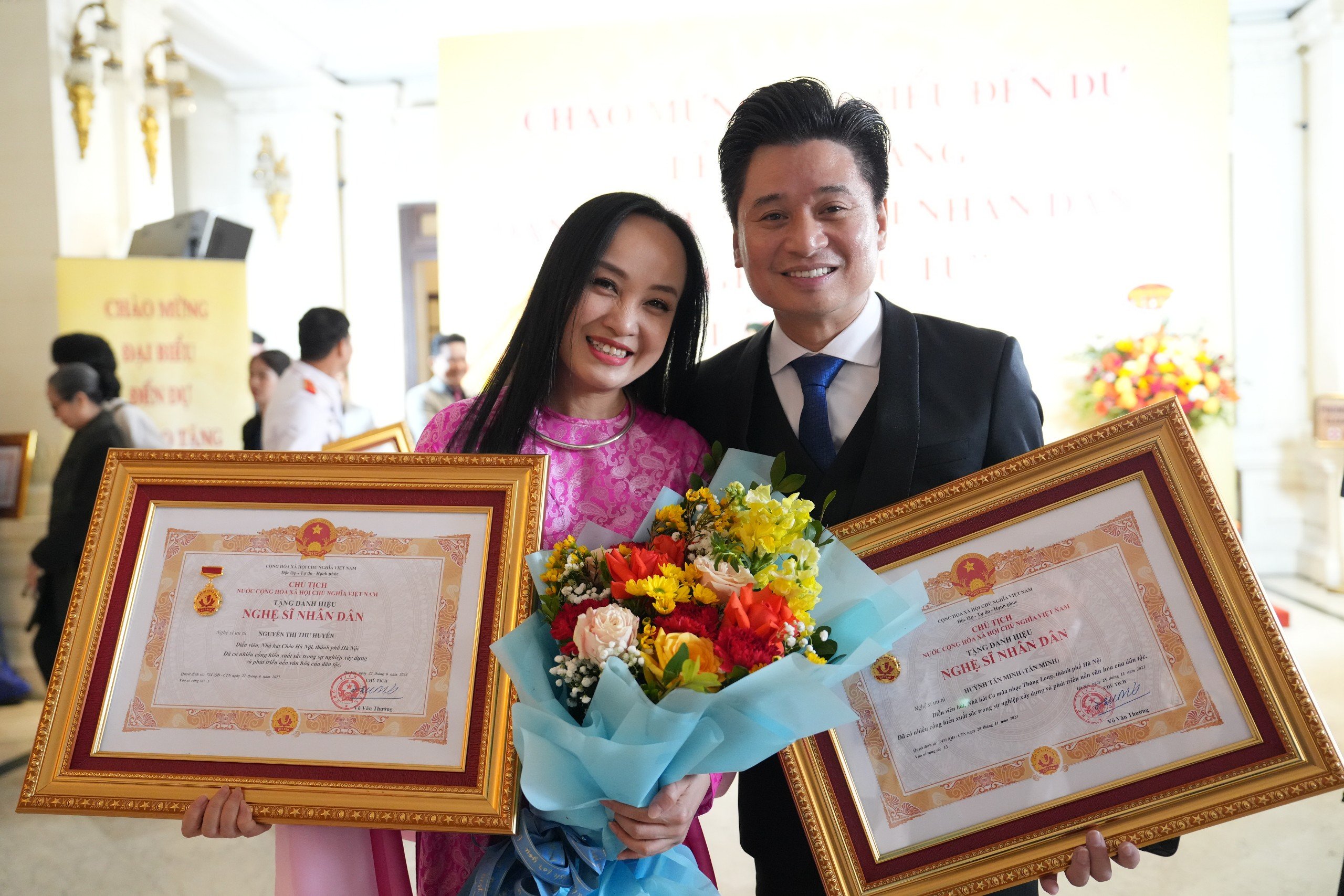 Vợ chồng nghệ sĩ Thu Huyền - Tấn Minh cùng nhận danh hiệu NSND: Niềm vui nhân đôi- Ảnh 1.