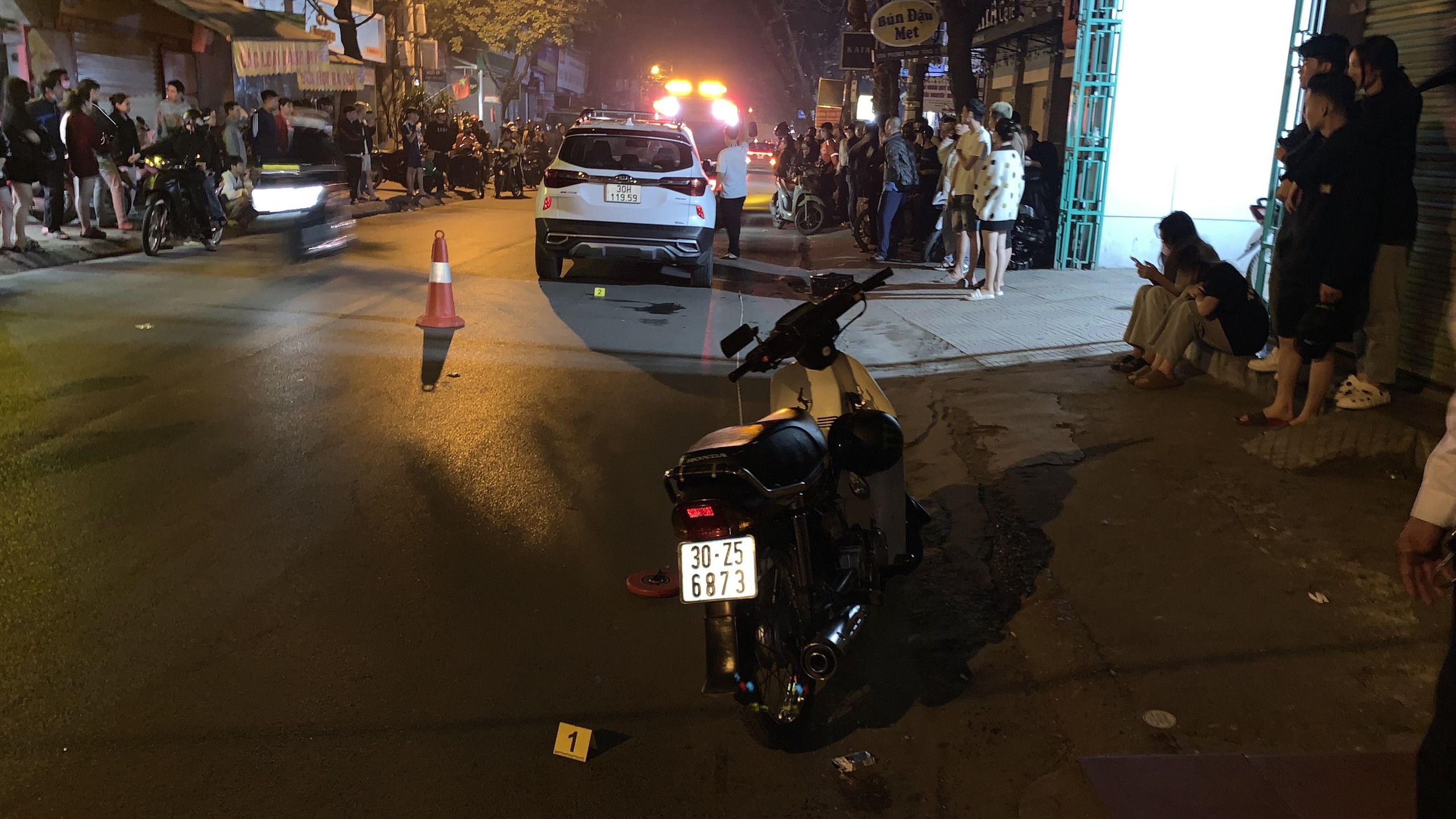 Nữ tài xế vi phạm nồng cồn khủng trên phố Trần Cung bị phạt thêm 11 triệu đồng- Ảnh 2.