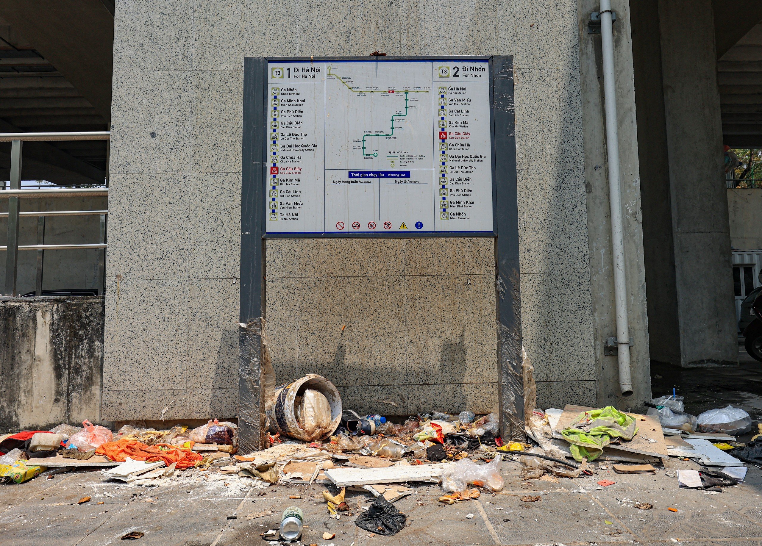 Ngập rác thải tại các nhà ga dọc tuyến metro Nhổn - ga Hà Nội- Ảnh 17.