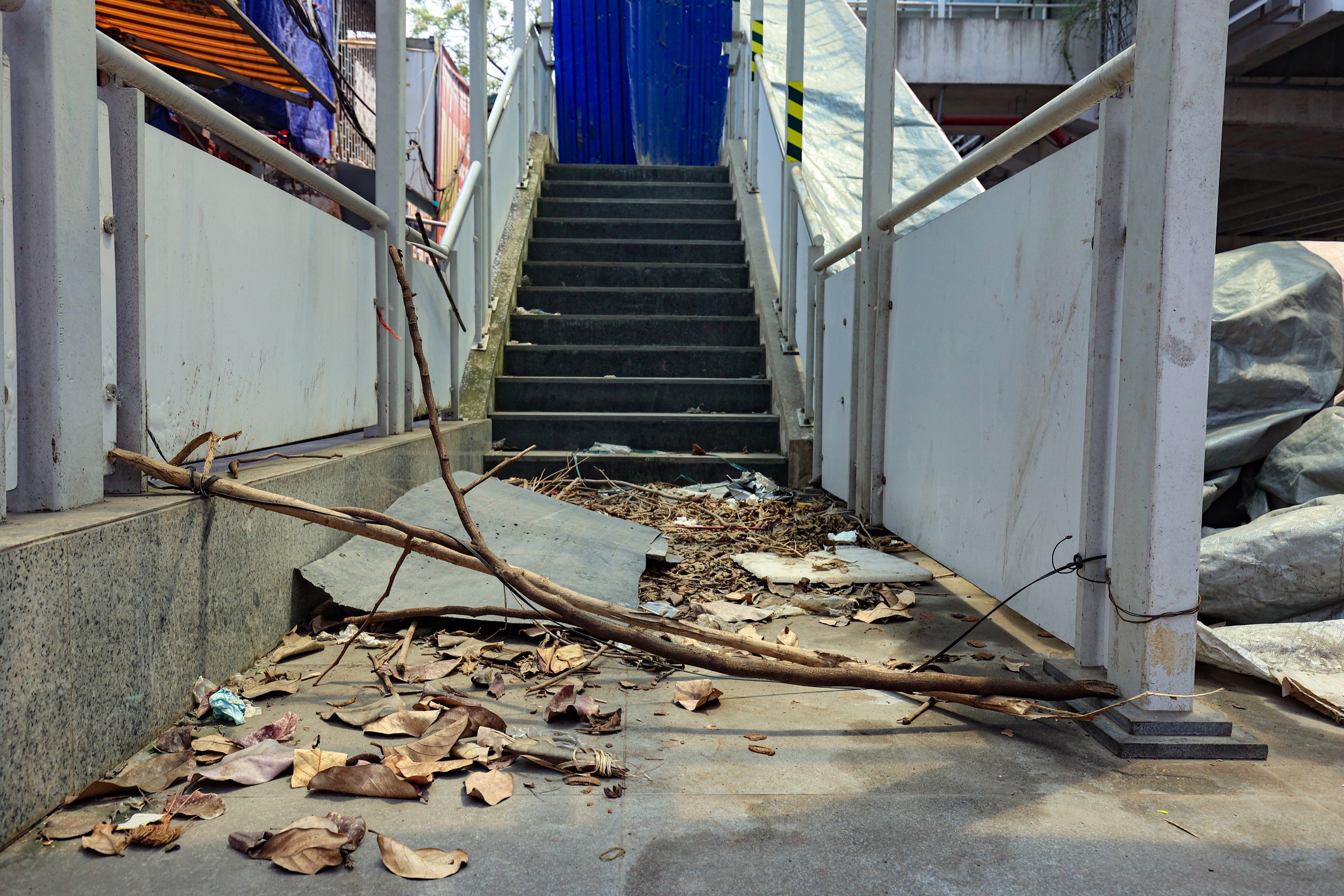 Ngập rác thải tại các nhà ga dọc tuyến metro Nhổn - ga Hà Nội- Ảnh 16.