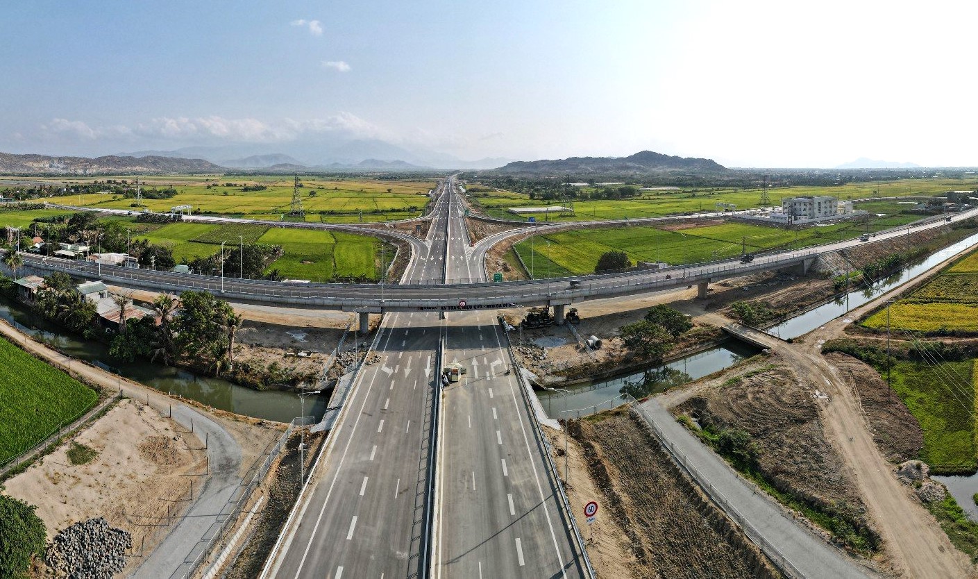 Cao tốc Cam Lâm - Vĩnh Hảo đã hoàn tất thi công, chờ lệnh thông xe- Ảnh 2.