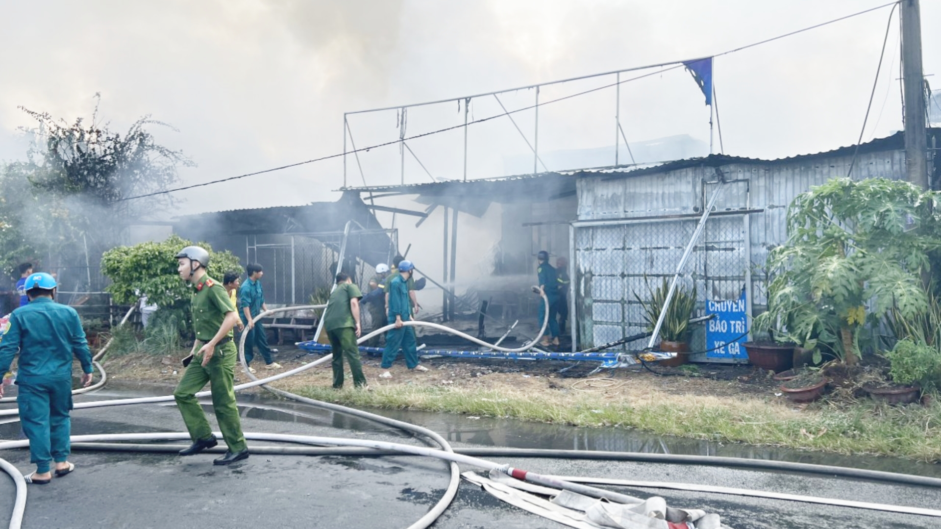 Sáu căn nhà ở An Giang bị cháy rụi trong ngày 1/4- Ảnh 1.