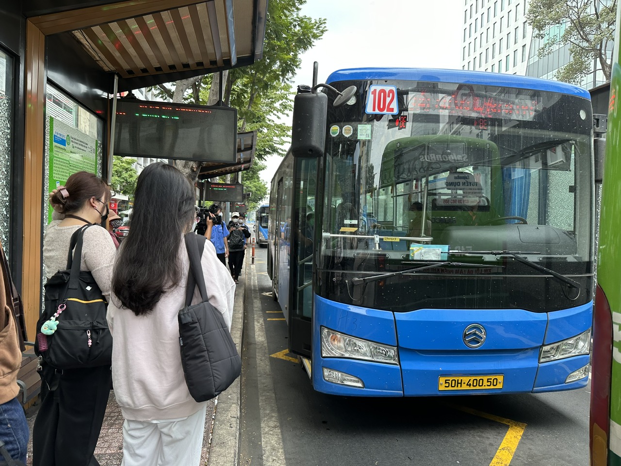 Hành khách hài lòng khi trải nghiệm xe buýt mới ở TP.HCM- Ảnh 3.