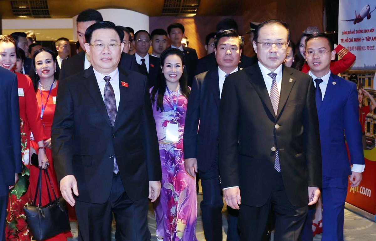Chủ tịch Quốc hội dự diễn đàn thúc đẩy hợp tác đầu tư Việt Nam - Trung Quốc- Ảnh 1.