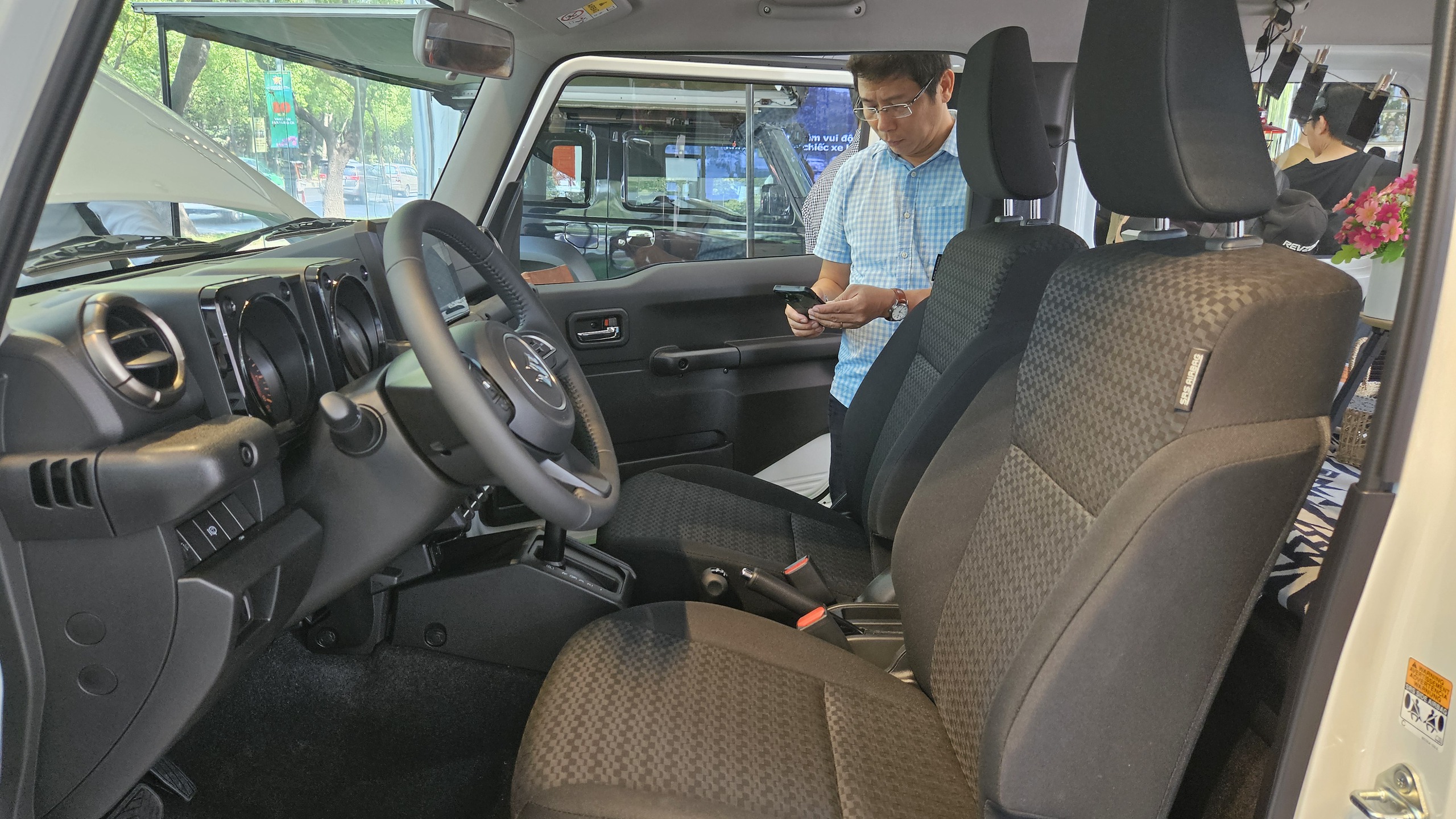 Suzuki Jimny ra mắt tại Việt Nam, giá 789 triệu đồng- Ảnh 4.