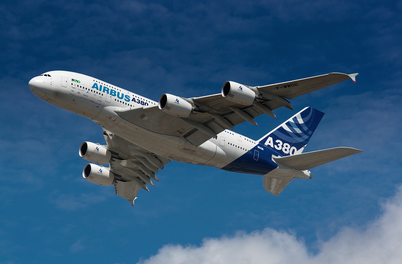 Airbus tự tin vượt xa Boeing về lượng máy bay bàn giao trong năm 2024- Ảnh 1.