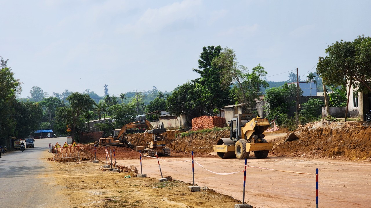 Nhiều dự án giao thông trọng điểm ở Quảng Ngãi khó cán đích- Ảnh 4.