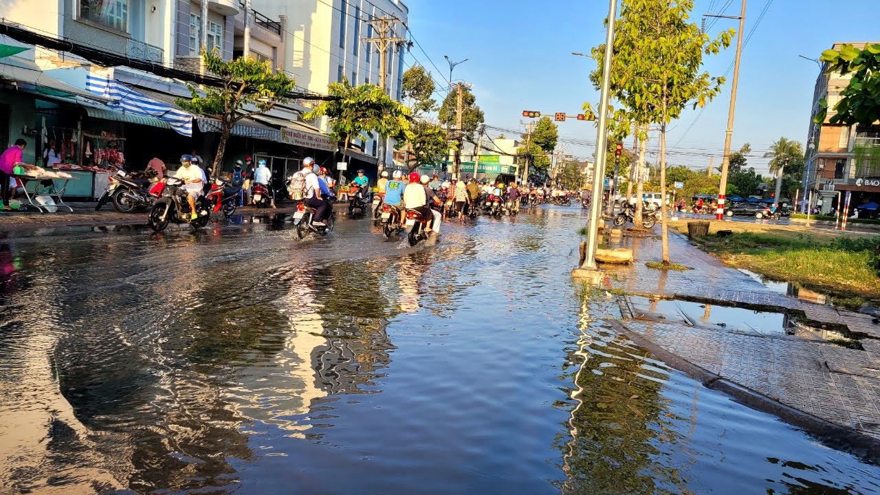 Đang hạn hán, người dân ở Tiền Giang sống chung với ngập- Ảnh 4.