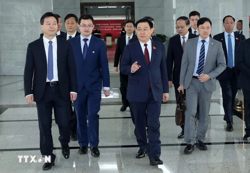 Chủ tịch Quốc hội đến thăm khu thí điểm thương mại tự do Thượng Hải- Ảnh 1.