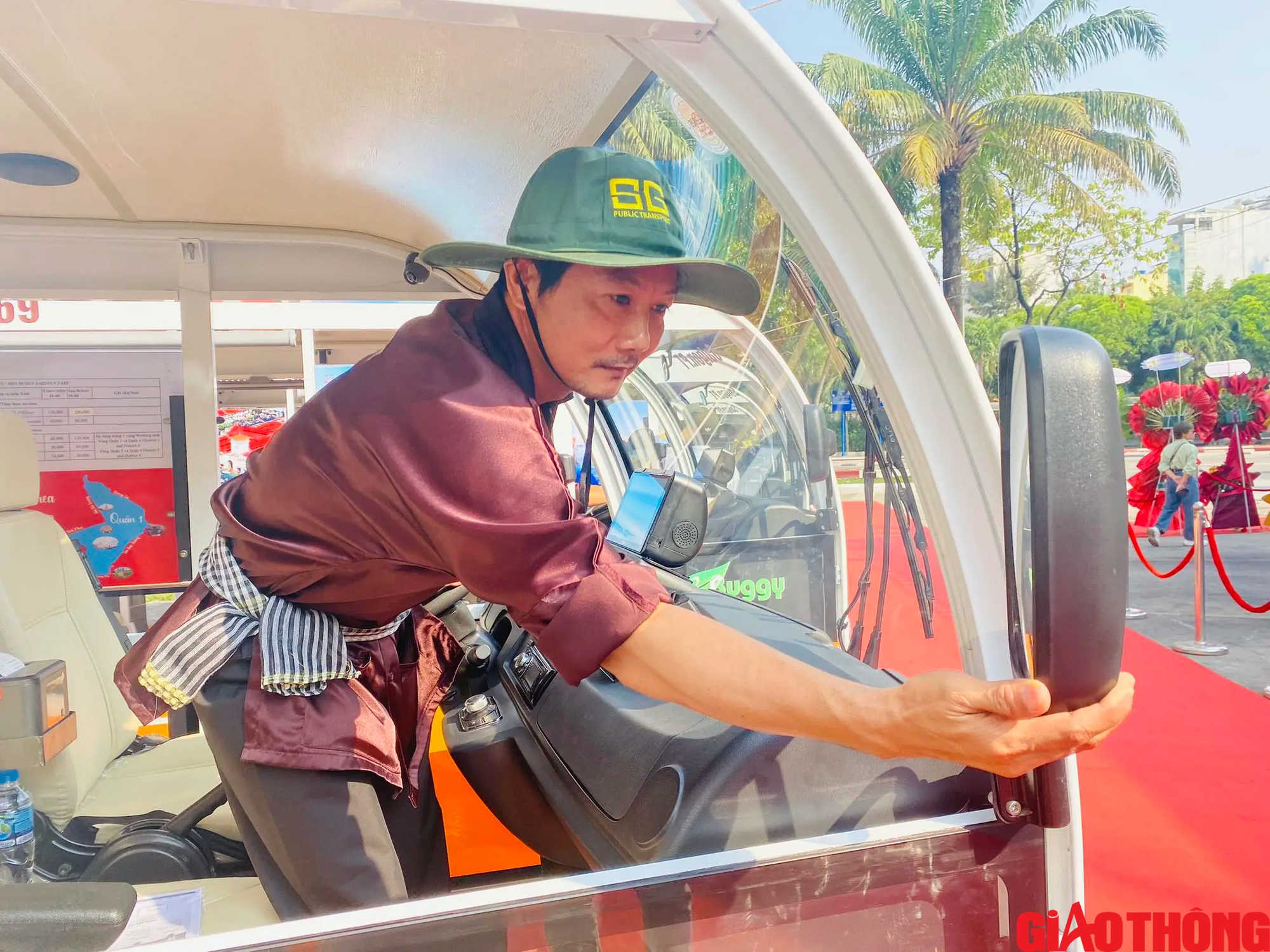 Cận cảnh xe điện MEX Buggy Saigon ngày đầu phục vụ du khách ở TP.HCM- Ảnh 8.