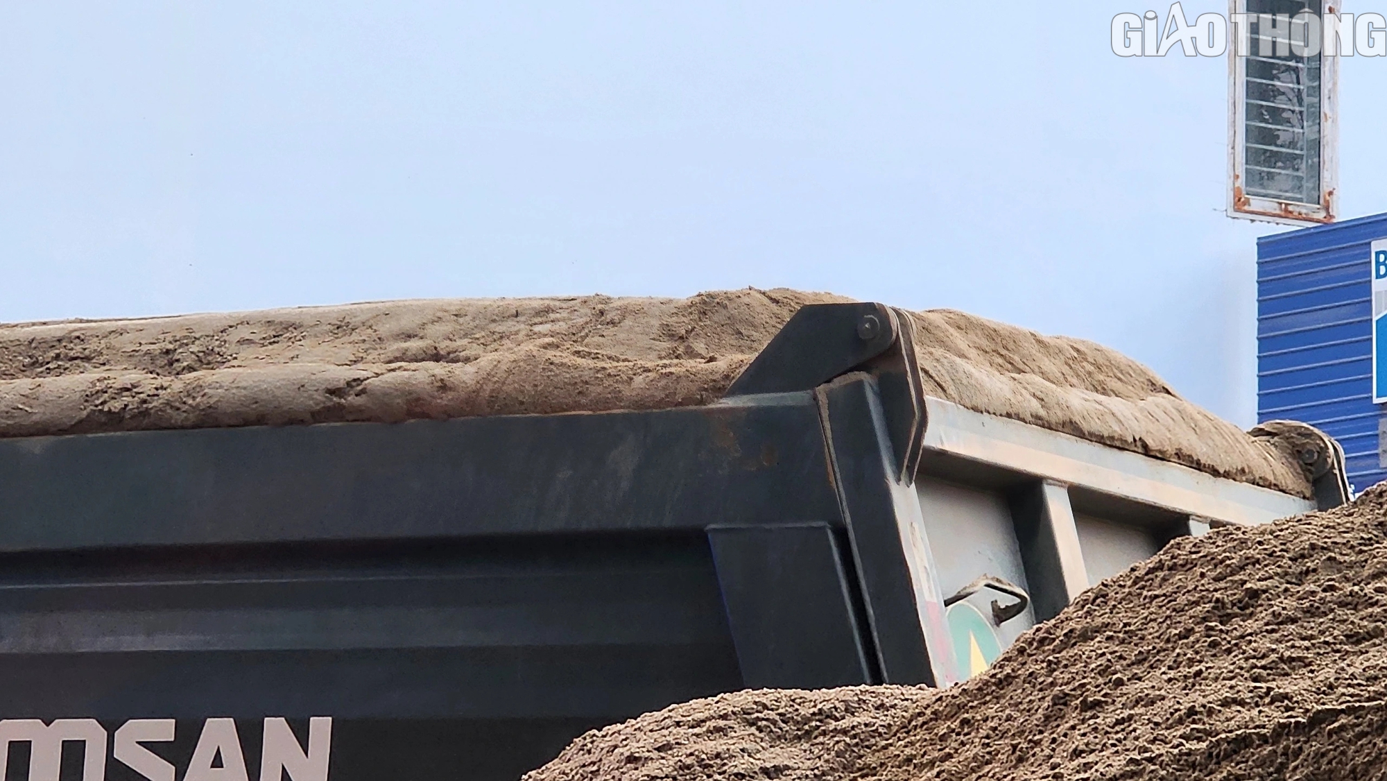Xe chở cát quá tải lộng hành ở Đắk Lắk: CSGT đang xác minh, xử lý- Ảnh 5.