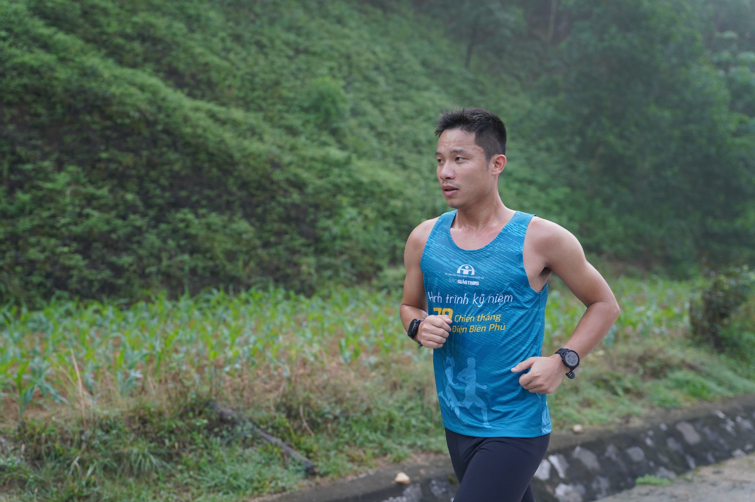Giải Marathon Vì An toàn giao thông: Chạy 70 giờ xuyên đêm, vượt dốc đến Điện Biên- Ảnh 10.