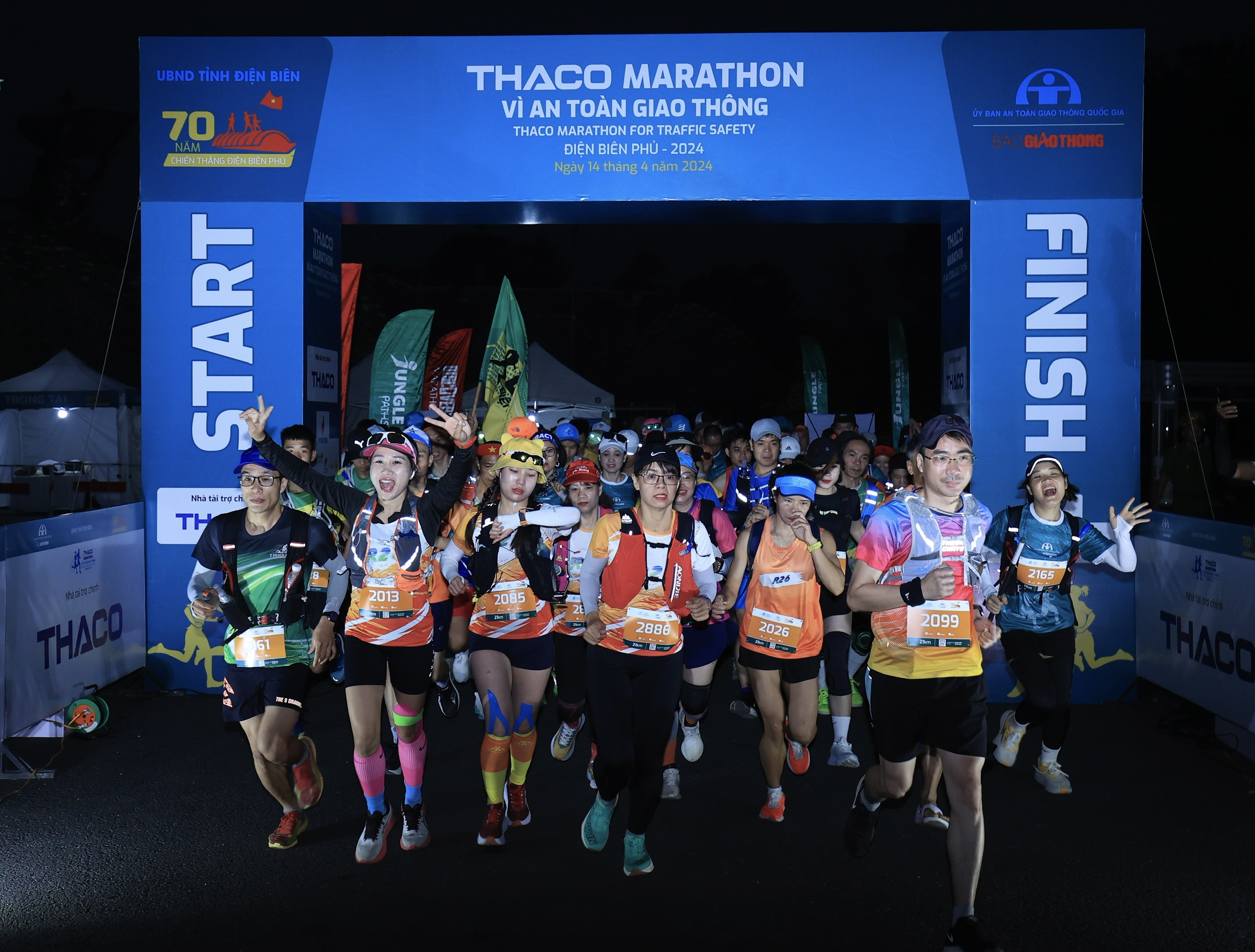 Trực tiếp: Giải THACO Marathon vì ATGT - Điện Biên Phủ 2024 thành công rực rỡ- Ảnh 40.
